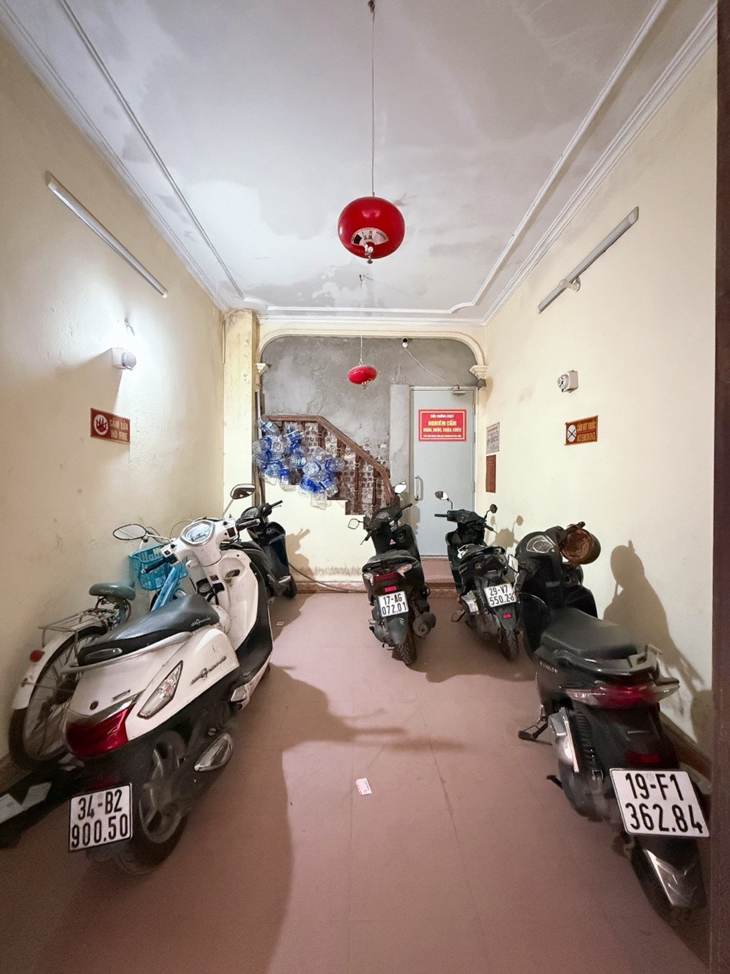 Nhà 5 Tầng 8 Phòng Ngủ Cho Thuê Gần Hồ Tây Tây Hồ