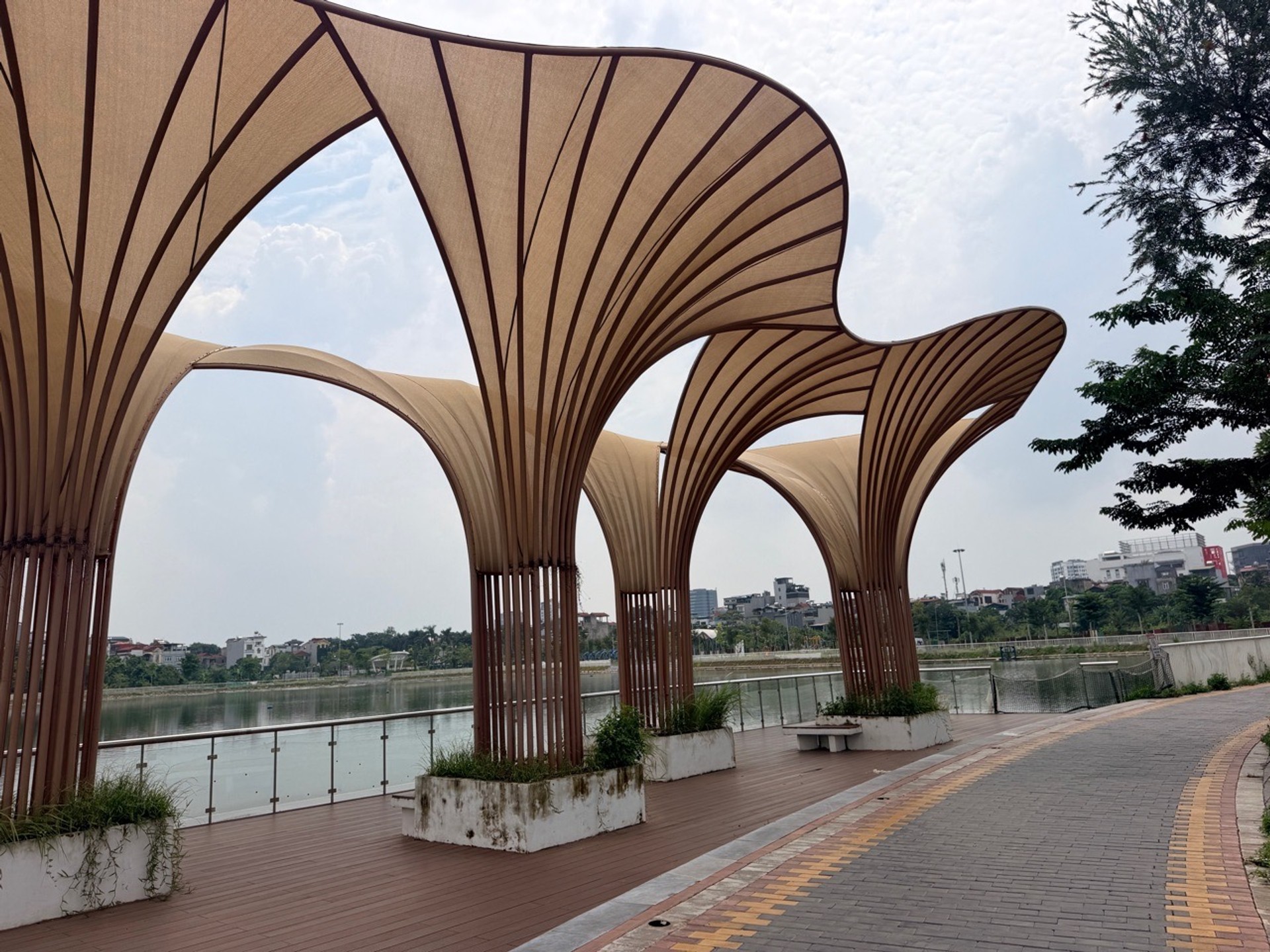 Bán đất phân lô vị trí đẹp tại khu tái định cư Ngọc Thụy, mặt đường ô tô tải