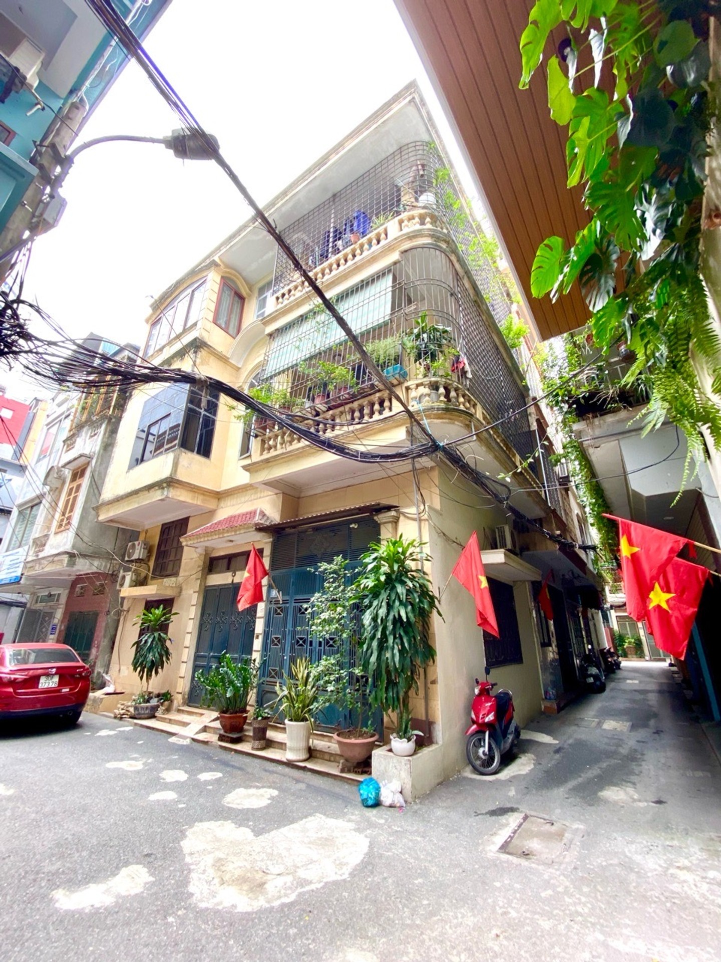 PHÂN LÔ VŨ HỮU - Ô TÔ TRÁNH - GARA Ô TÔ - LÔ GÓC CỰC ĐẸP - DÂN TRÍ CAO - Ở CỰC SƯỚNG