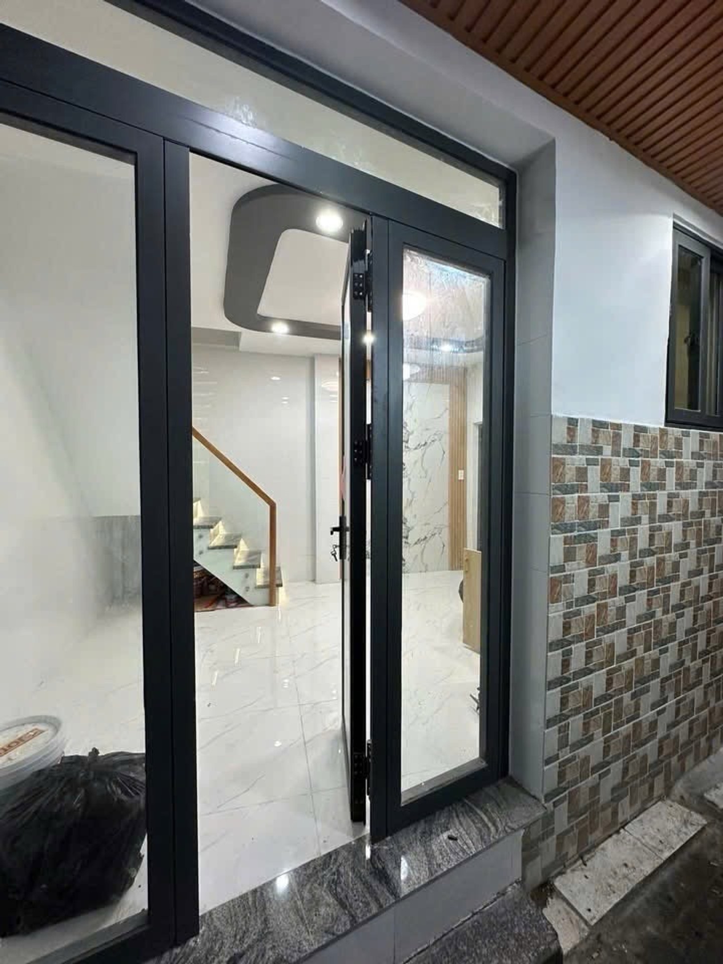 Nhà 3 tầng 2 phòng ngủ Quận 10, xe hơi vào nhà giá 4,4 tỷ