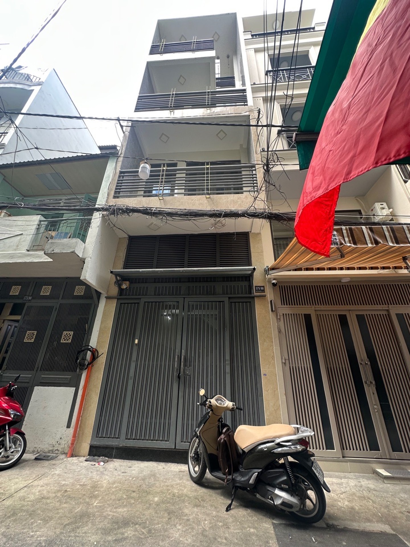Nhà 4 tầng tại trung tâm Quận 3, hxh, giá tốt