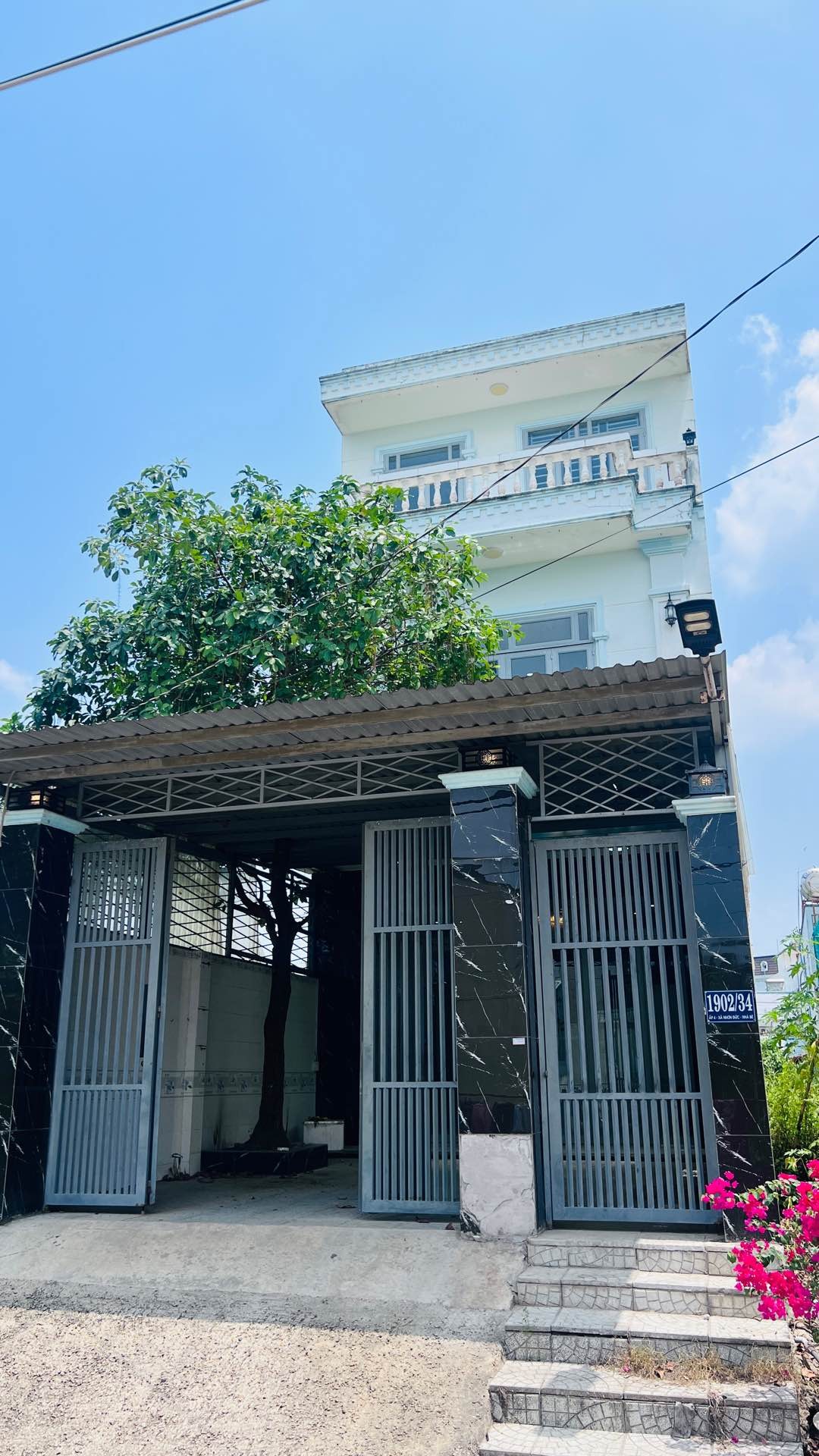 Nhà 3 tầng rộng rãi, thiết kế hiện đại tại Lê Văn Lương