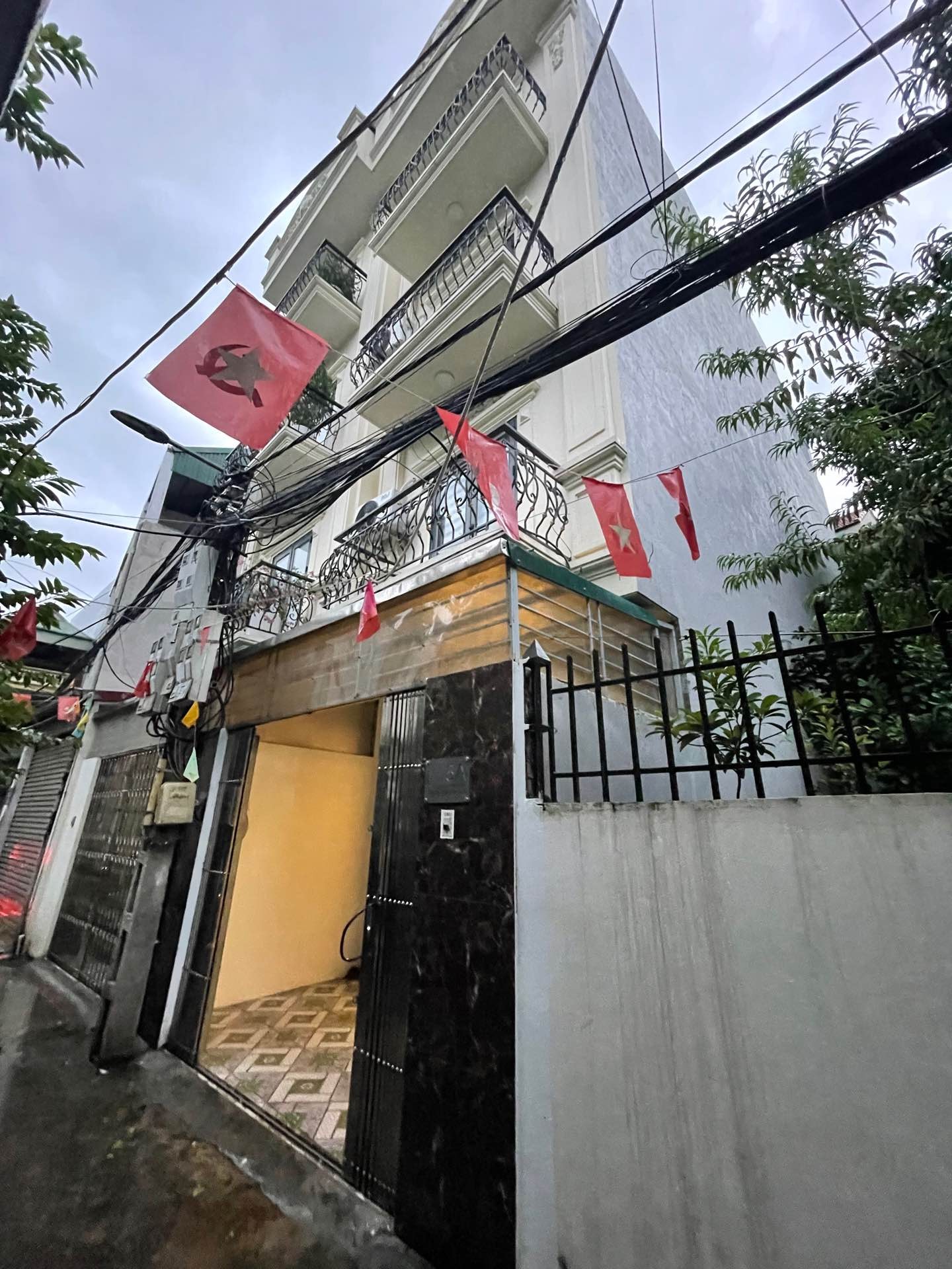 Nhà riêng hiếm tại Thượng Thanh, ô tô đỗ cửa, giá trị tăng nhanh