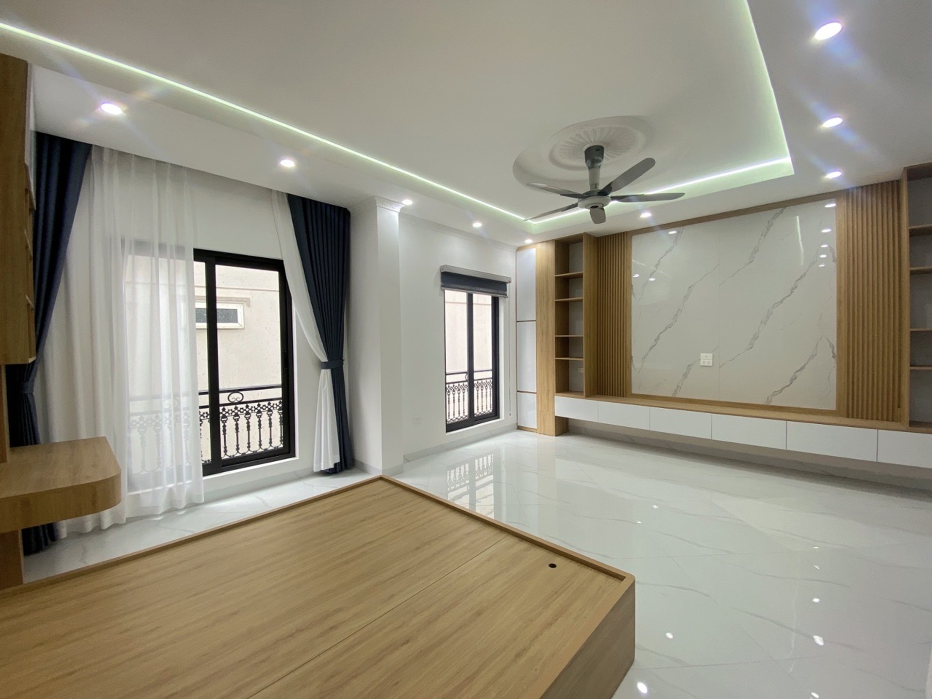 Nhà mới 5 tầng thang máy - Trung tâm Hà Đông
