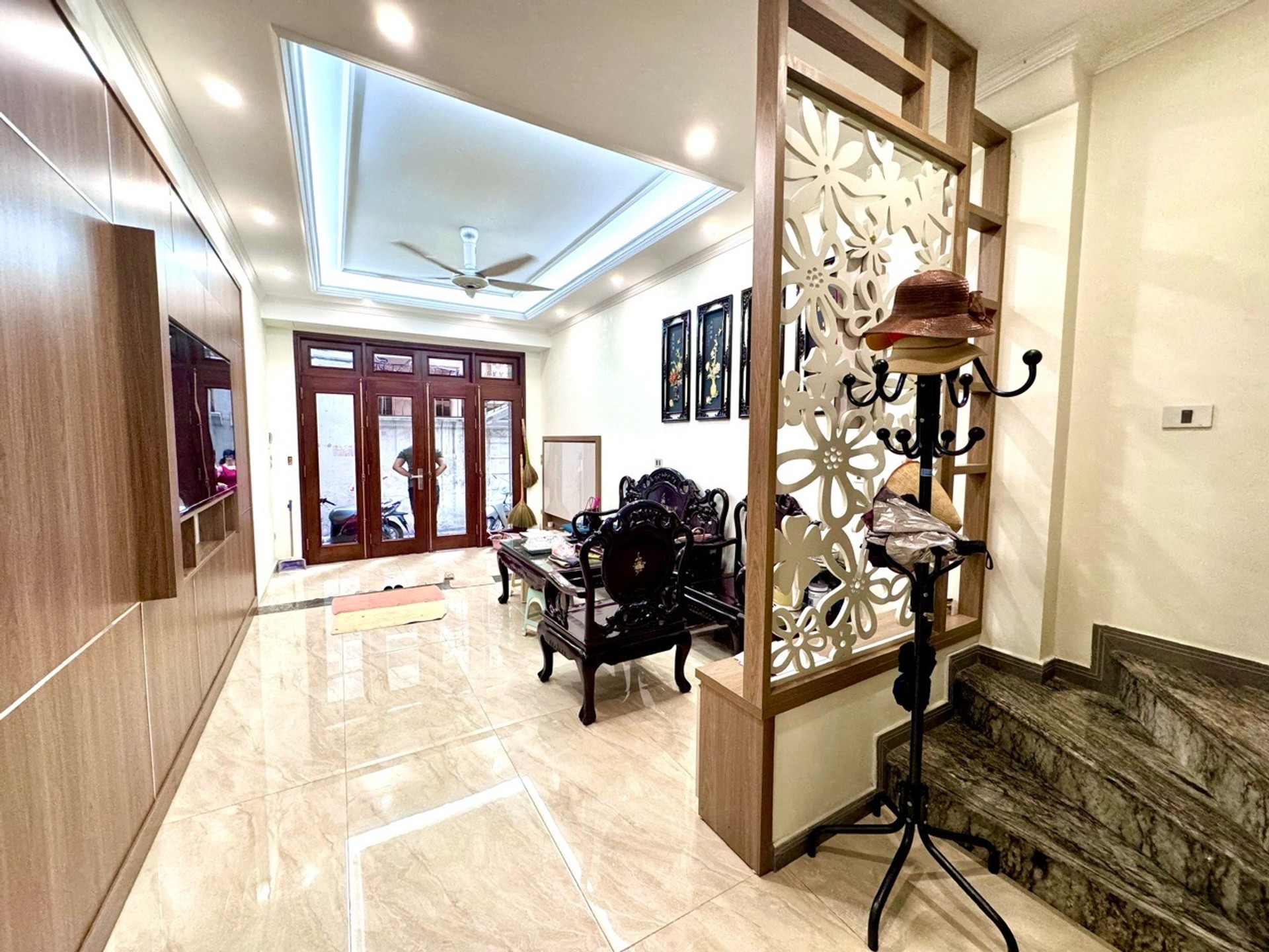 Bán nhà riêng 6 tầng tại phường Lạc Long Quân, có thang máy và nội thất đầy đủ