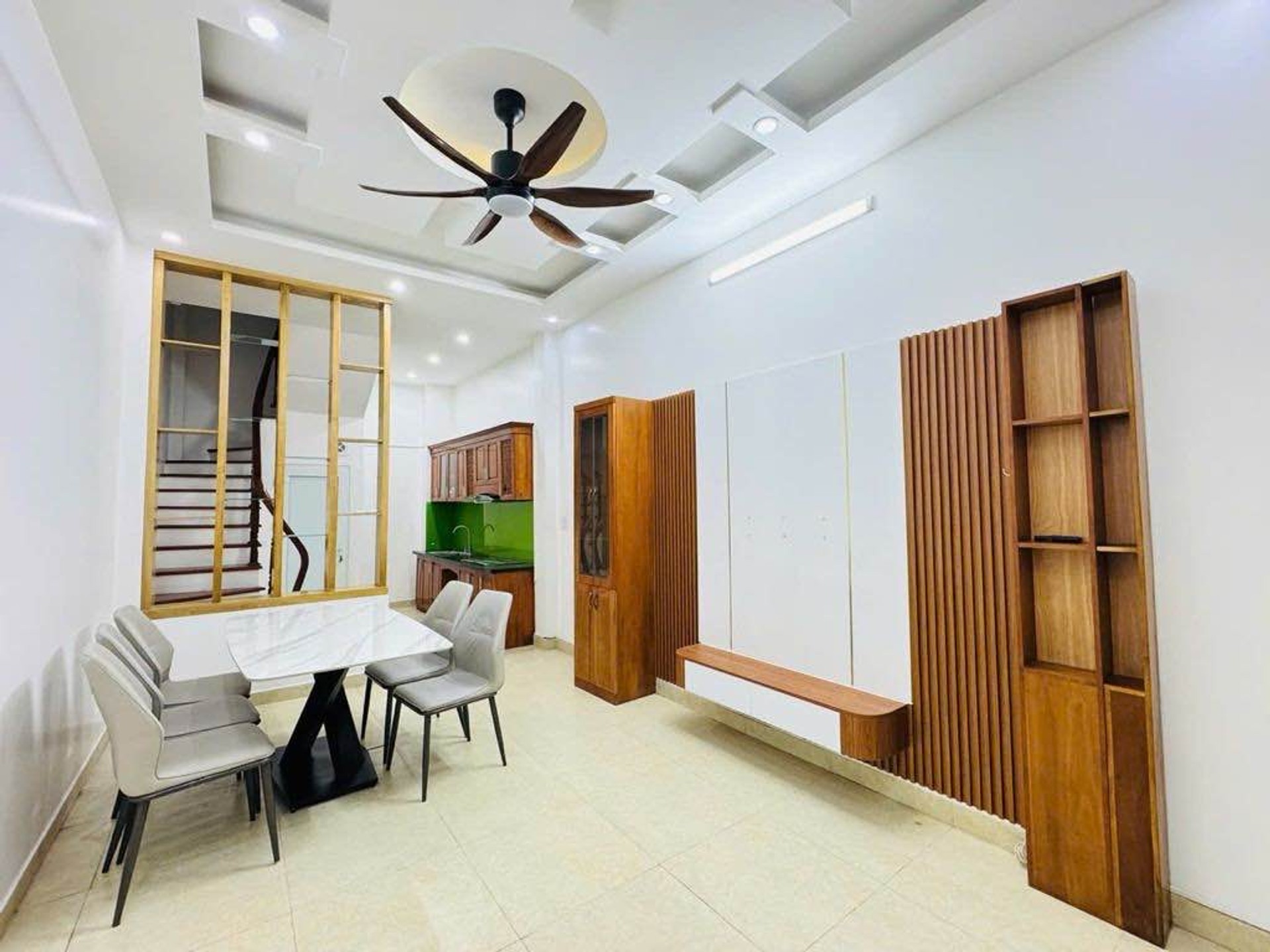 Nhà 6 tầng gần mặt ngõ Cầu Giấy, full nội thất, giá tốt