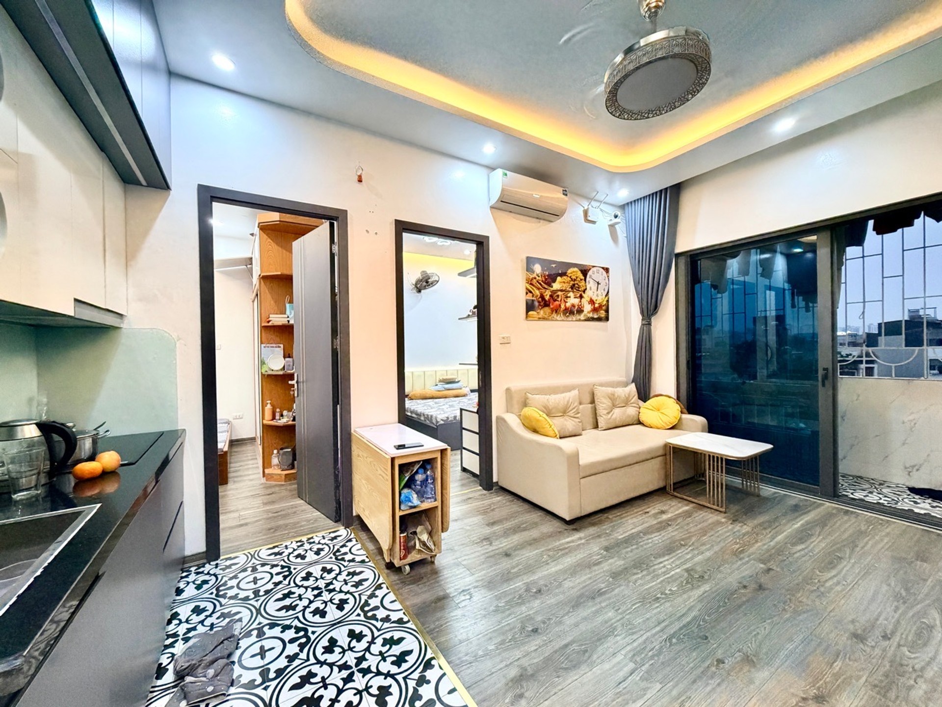 Chung cư lô góc cạnh hồ Thạch Bàn, giá giảm sốc
