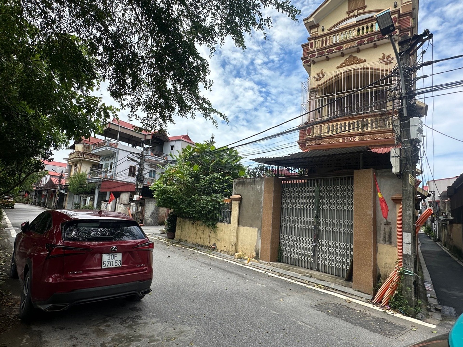 Lô Góc Tặng Nhà 3 Tầng View Hồ Trong Lành