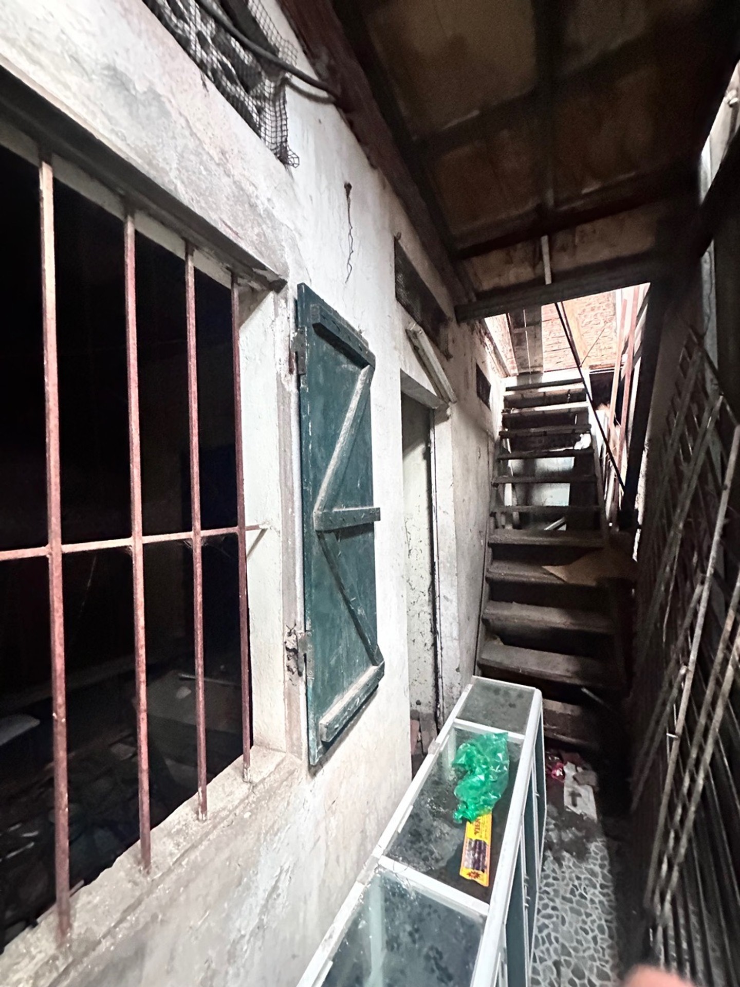 Cần bán nhà Cổ Nhuế xây thô cũ 3 tầng giá 4.28 trung tâm Cổ Nhuế