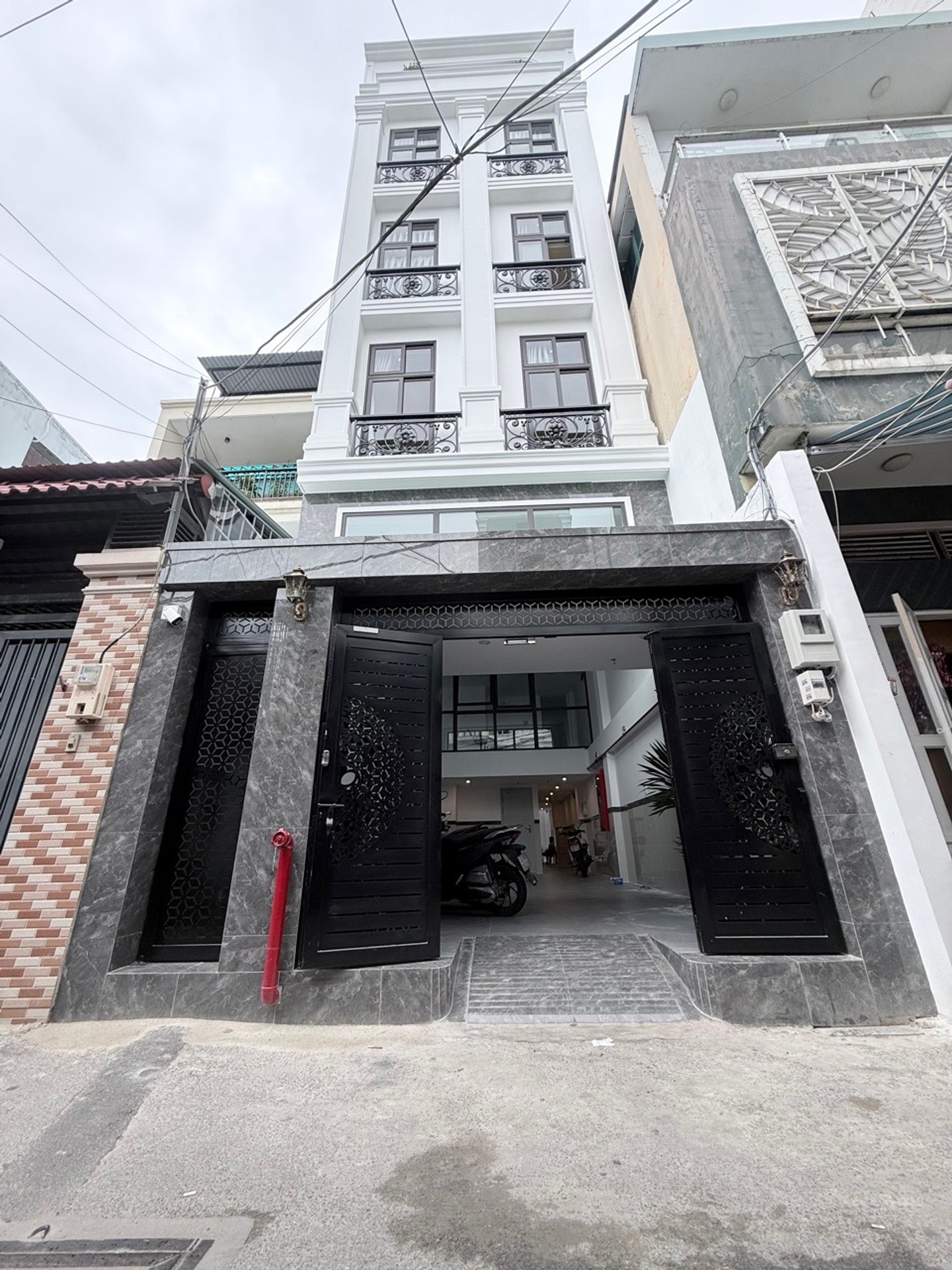 Bán nhà riêng 6 tầng có thang máy, gần công viên Làng Hoa, Gò Vấp
