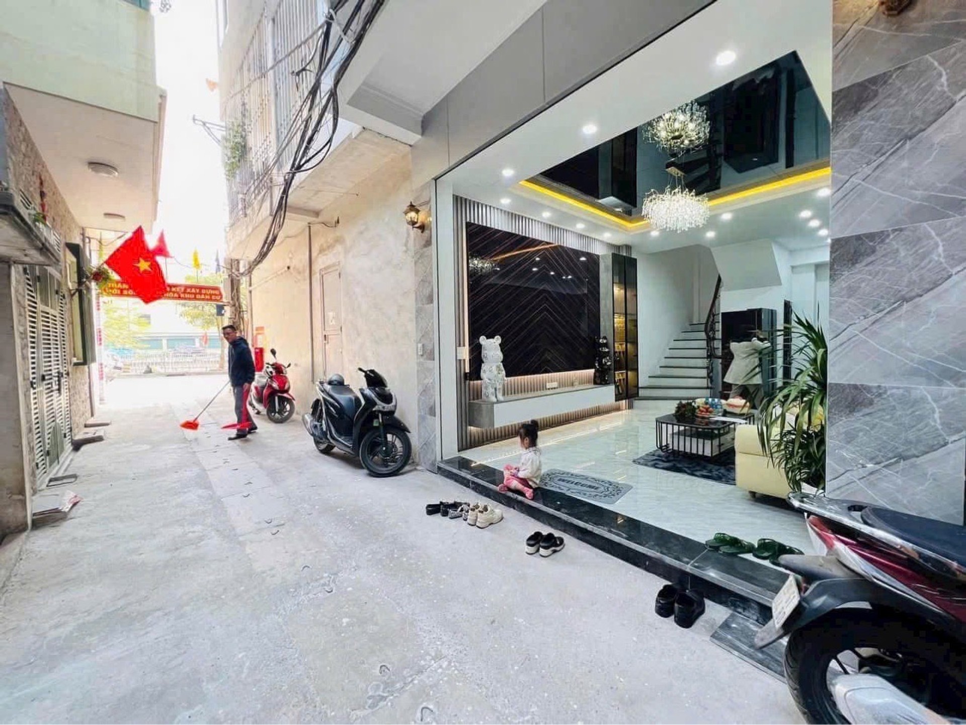 Nhà Phố Siêu Đẹp Trung Tâm Thanh Xuân - Ô Tô Đỗ Cửa