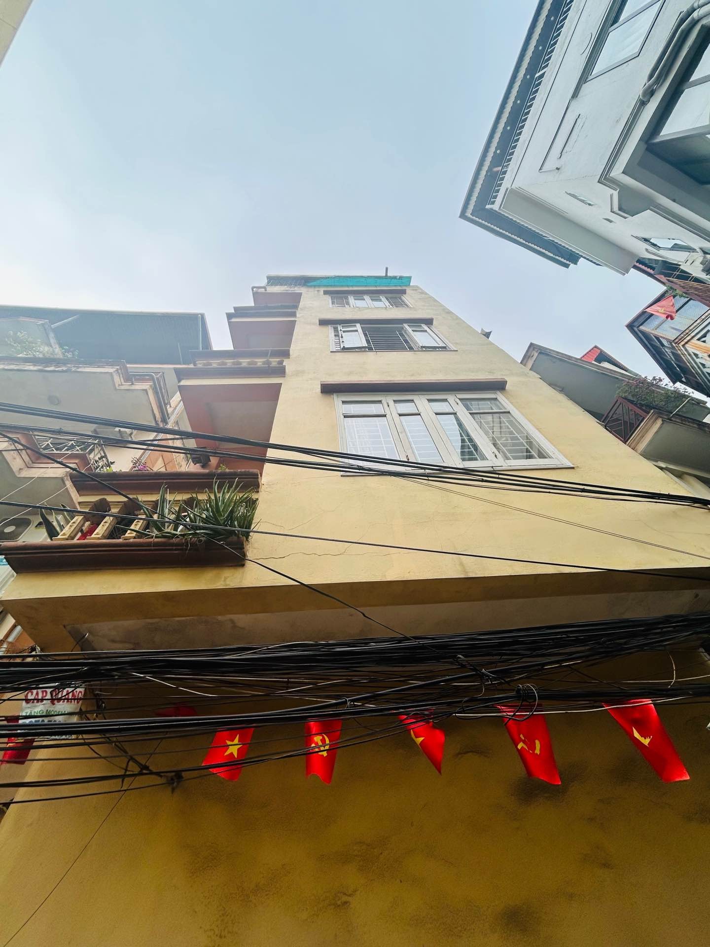 HIẾM - CÁT LINH - Ô TÔ ĐỖ CỬA - LÔ GÓC - DÂN XÂY THOÁNG SÁNG - TIÊN ÍCH BẠT NGÀN