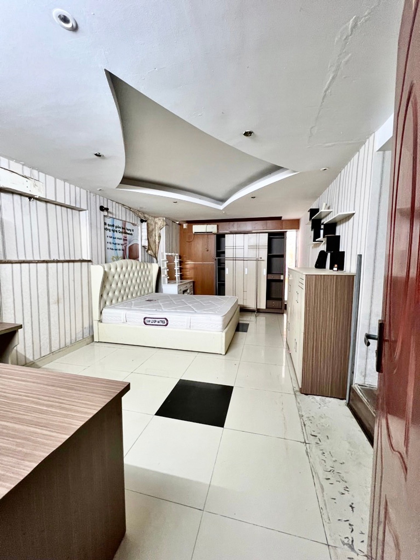 Bán nhà 7 tầng góc rộng 20m trung tâm Tân Bình
