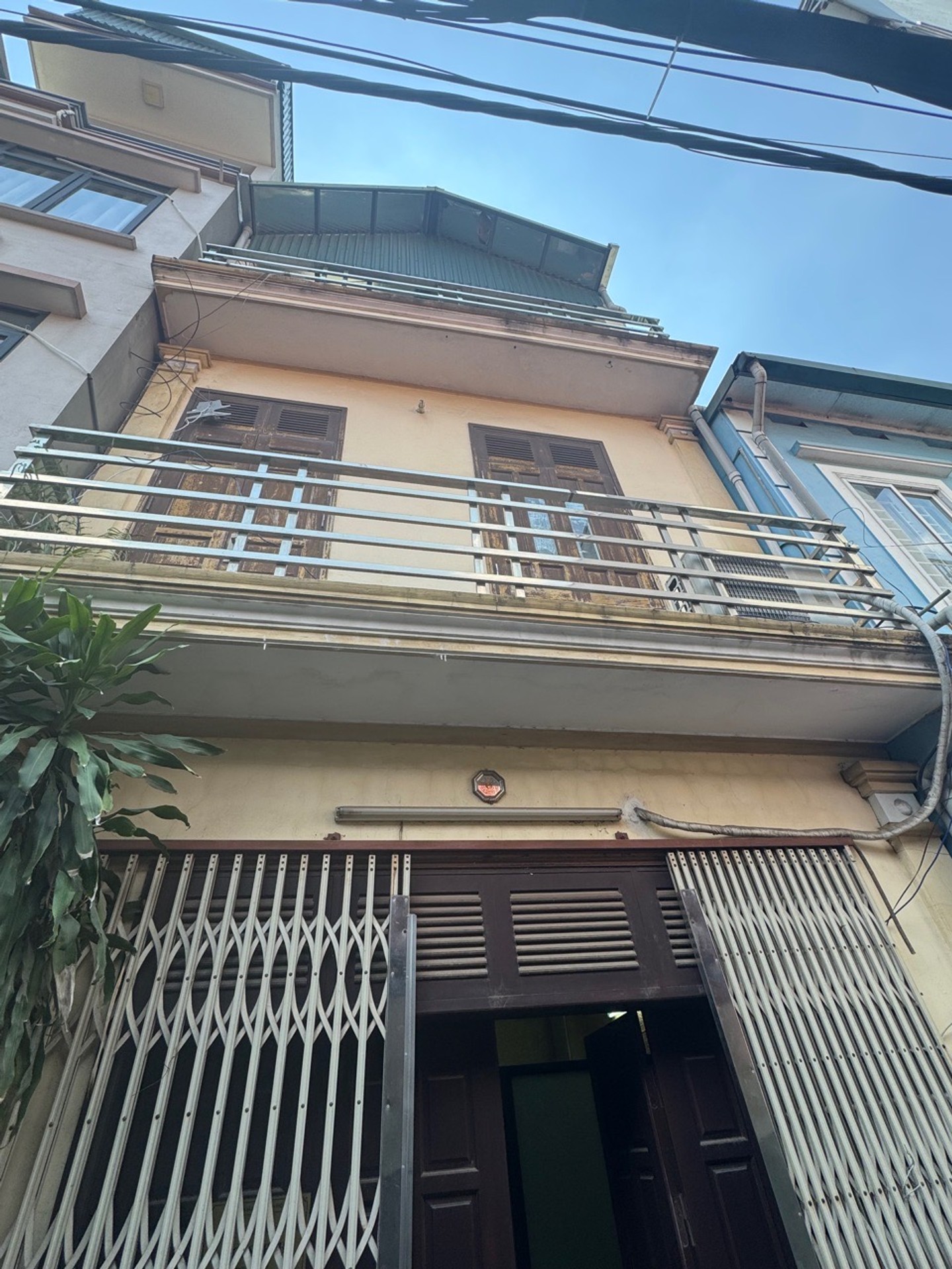 Nhà 3 tầng, ô tô qua, ngõ thông, gần chợ Bát Khối