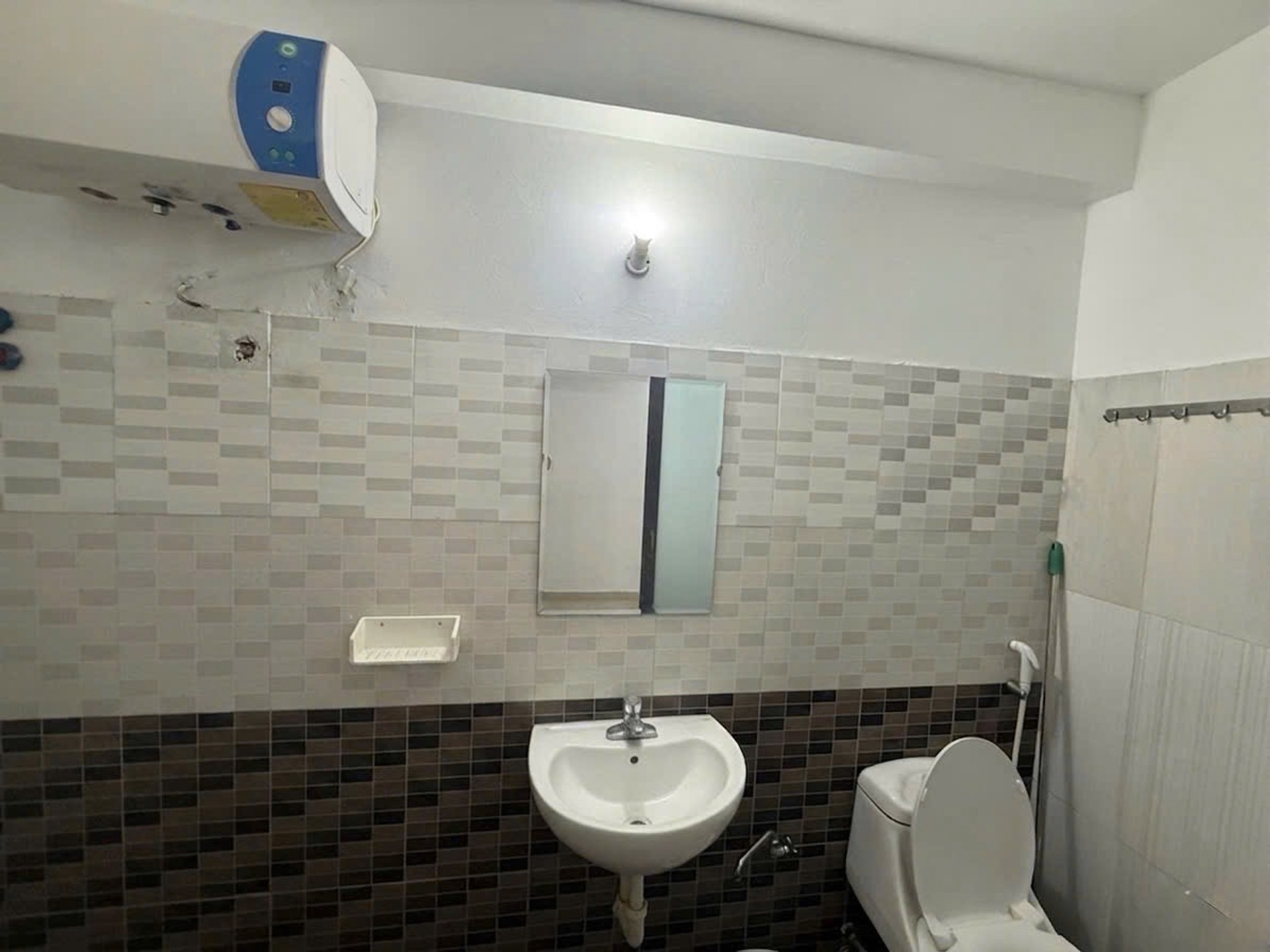 Bán nhà mặt phố tại Vũ Ninh, Bắc Ninh, nhà 3 tầng 1 tum, mặt tiền 4.6m