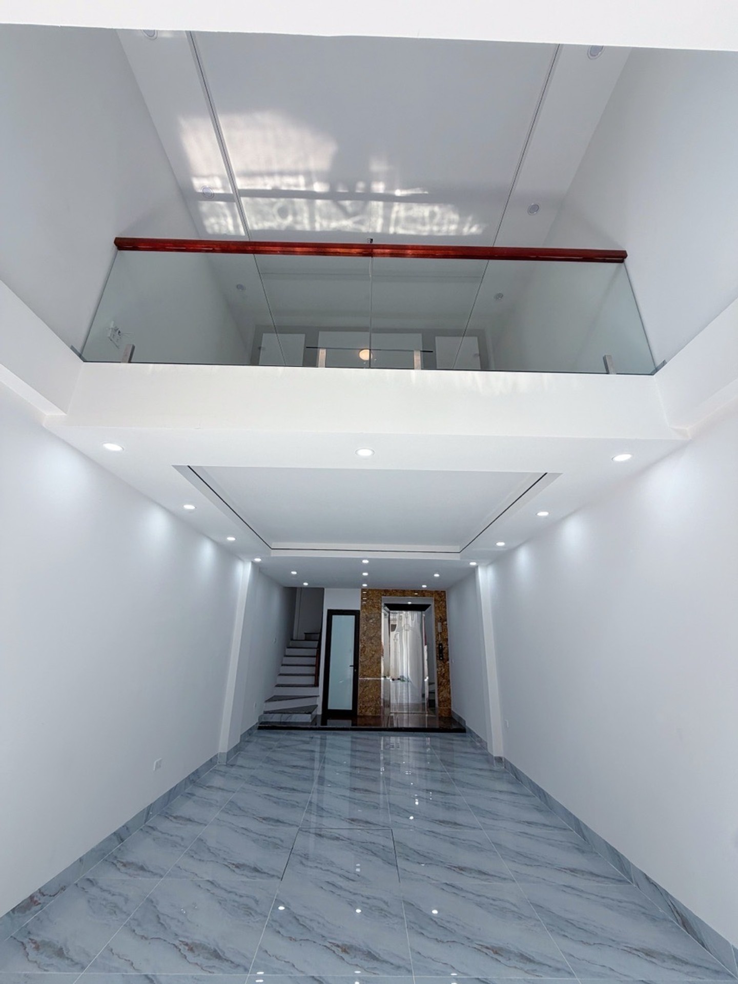Nhà đẹp Long Biên 7 tầng xây mới có thang máy, gara ô tô