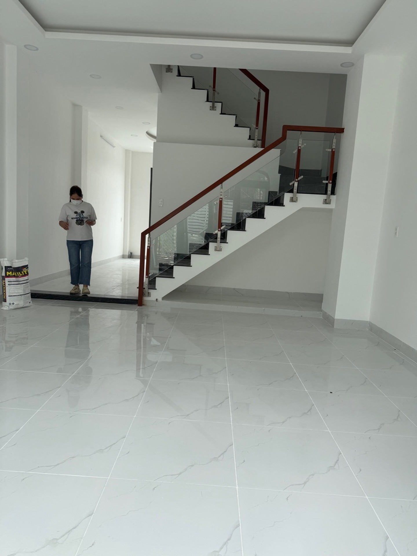 Nhà phố ba tầng đối diện Vinhome Quận 9, không gian sống tiện nghi tại trung tâm phát triển