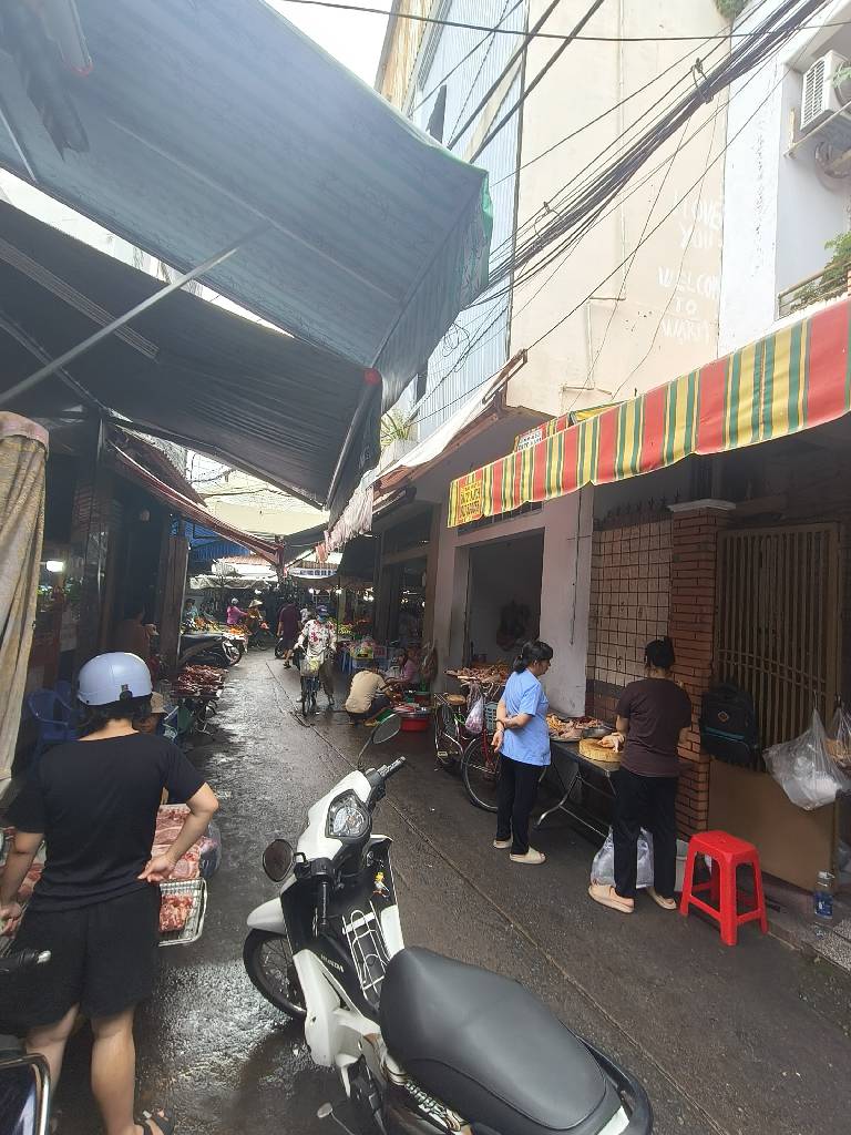 Nhà 3 tầng 4 phòng ngủ gần chợ Trần Hữu Trang, Phú Nhuận