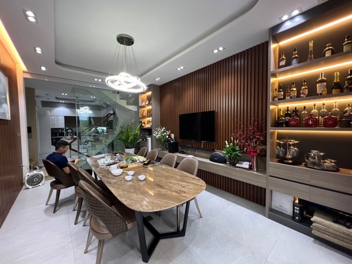 BÁN NHÀ GẦN PHỐ THÁI HÀ- LÔ GÓC- 2 MẶT TIỀN- KINH DOANH CỰC ĐỈNH