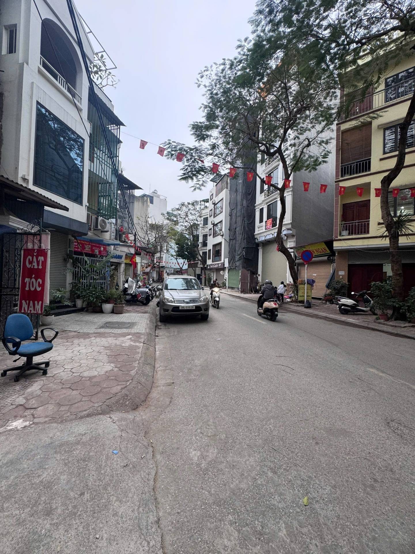 Cơ Hội Vàng Sở Hữu Nhà Mặt Phố Ái Mộ Phù Hợp Kinh Doanh
