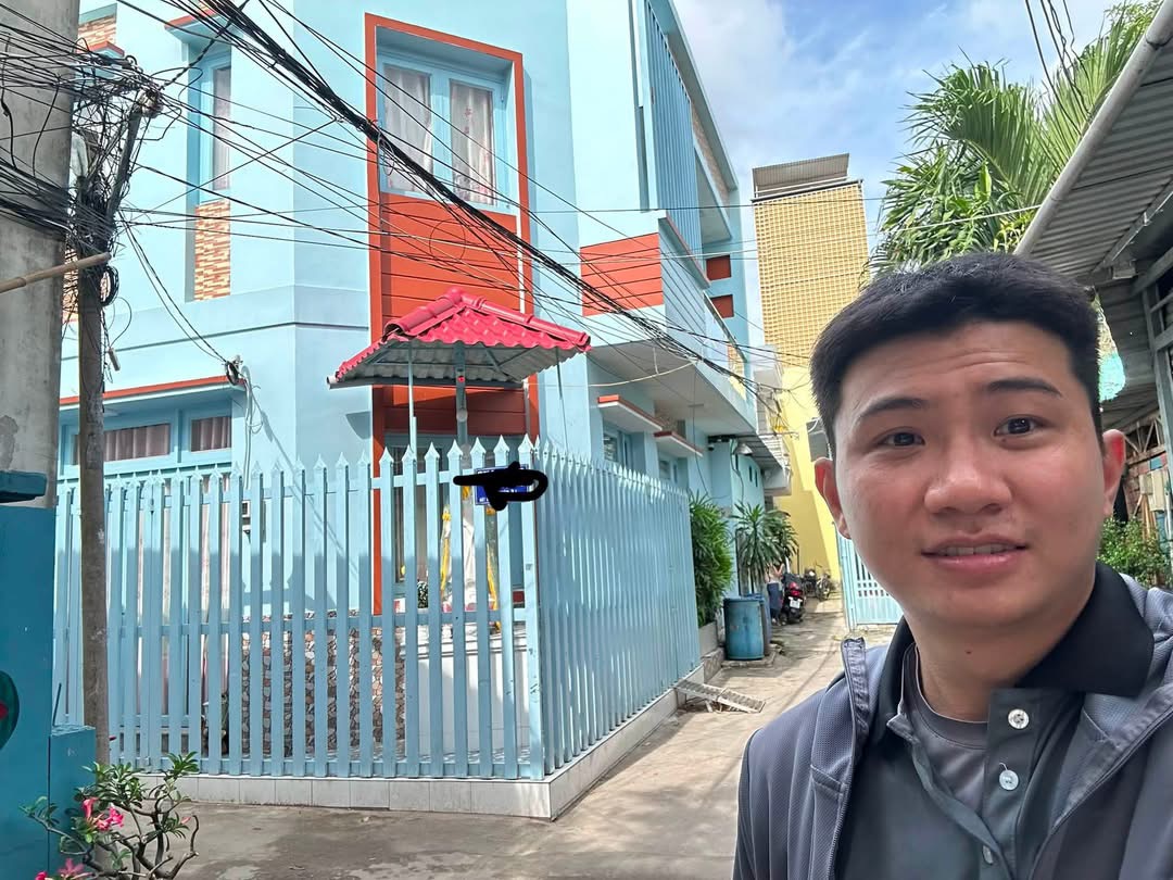 Bán nhà 2 tầng - Căn góc thoáng - Giáp Khu Tên Lửa - Bình Tân - hẻm xe hơi.