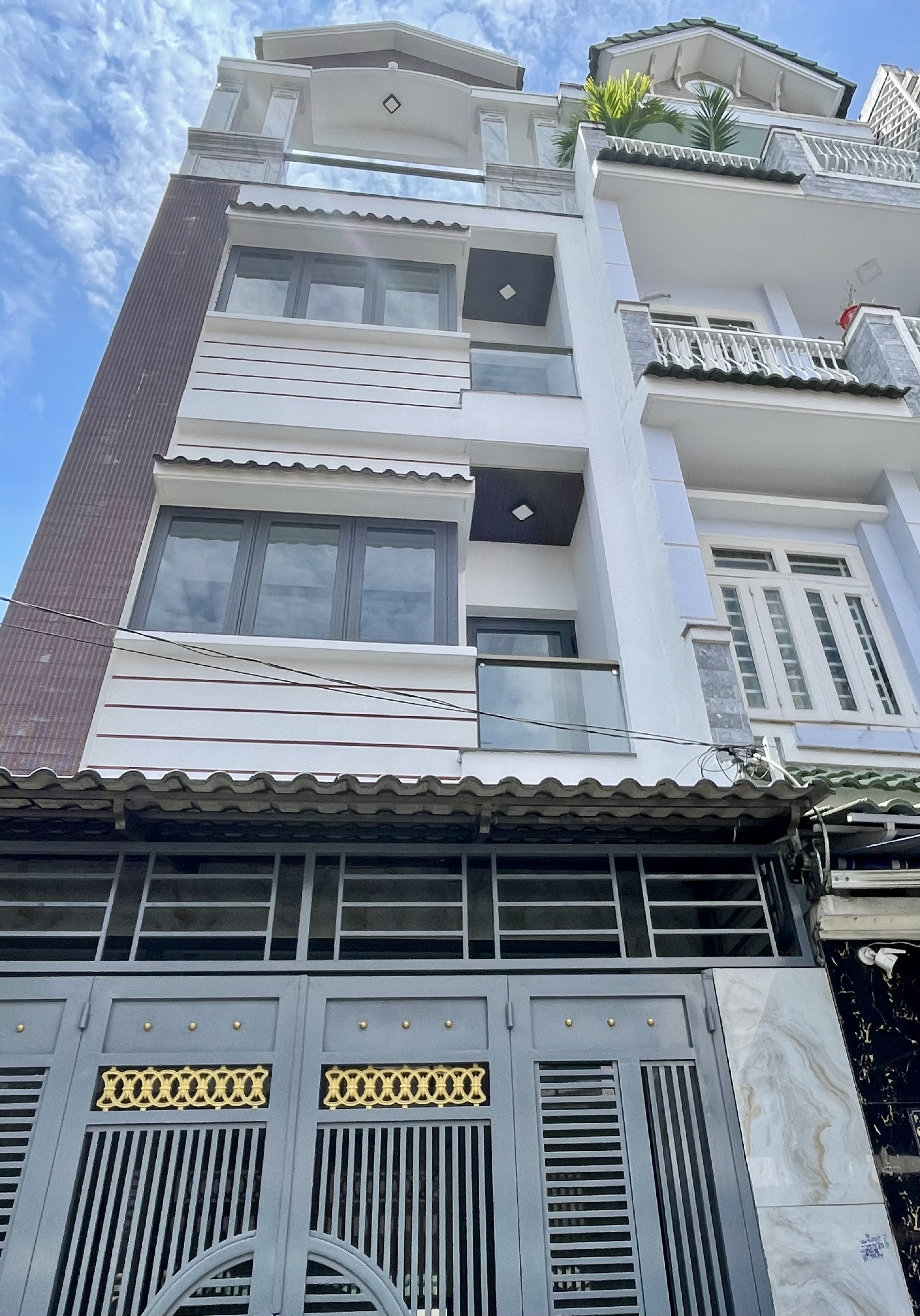 LÊ VĂN QUỚI - DT 55M2 - NHÀ 4 TẦNG - HXH THÔNG - DỌN VÀO Ở NGAY
