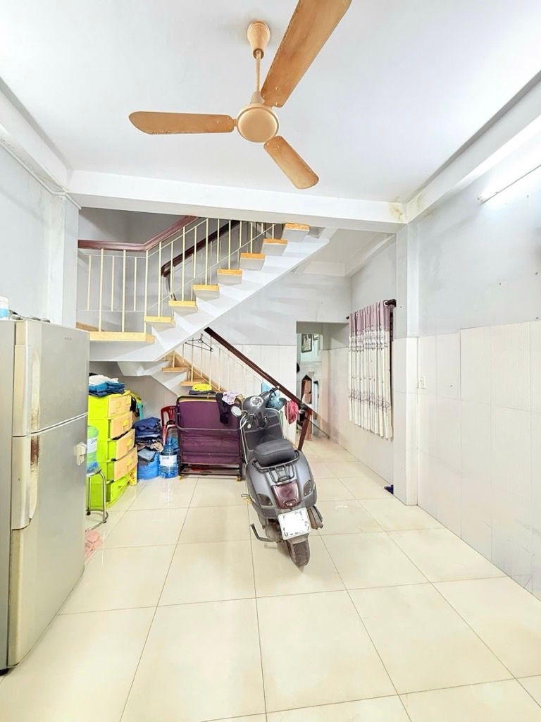 Nhà 4 Tầng Có 5 Phòng Ngủ Tại Trung Tâm Phú Nhuận Giá Mềm