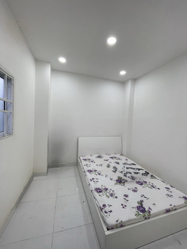 Nhà 3 tầng, 3 phòng ngủ, gần mặt tiền Thành Thái, Quận 10