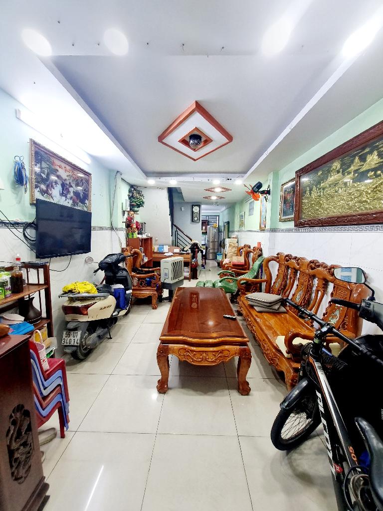 Bán nhà 2 tầng hẻm thông, diện tích 37m2 tại quận 10