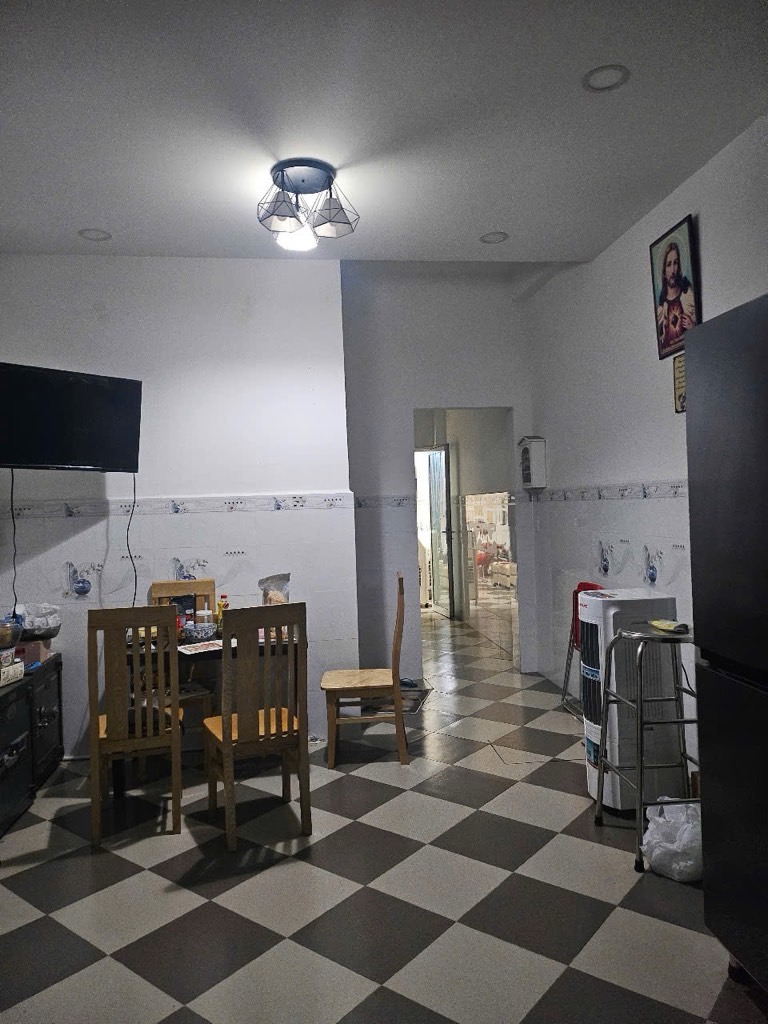 Nhà 2 tầng 110m2 hướng Đông Nam quận 10 giá 10.2 tỷ