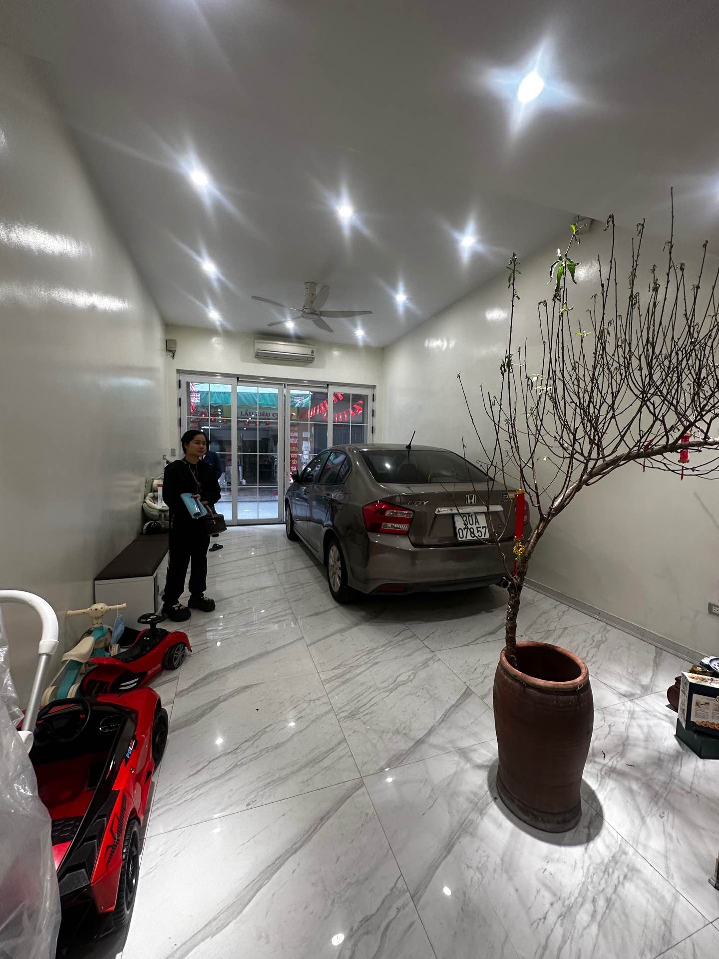 Bán nhà riêng 6 tầng tại Kim Đồng với thang máy và ô tô vào nhà