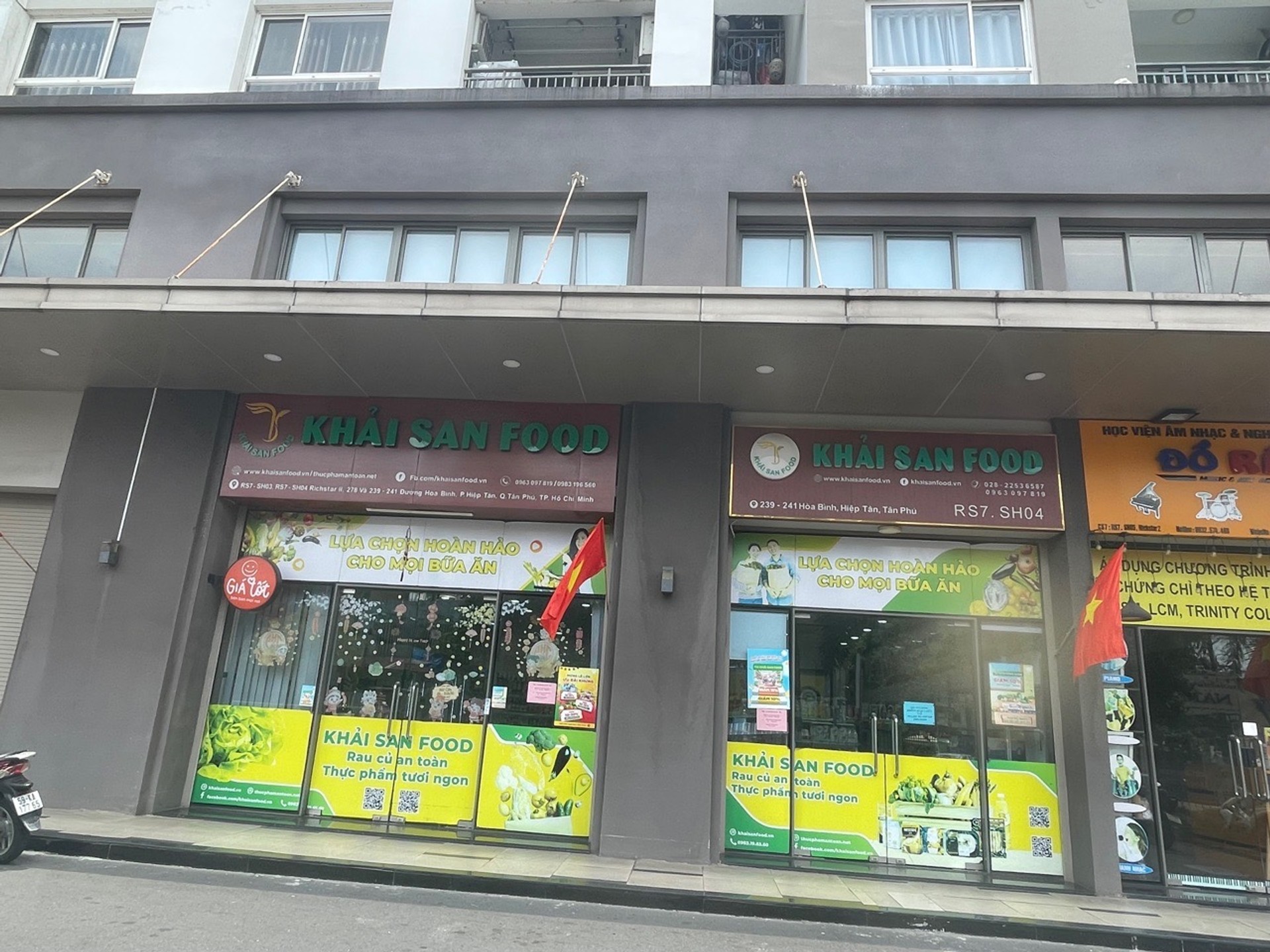 Bán shophouse 2 tầng mặt tiền đường Hòa Bình quận Tân Phú