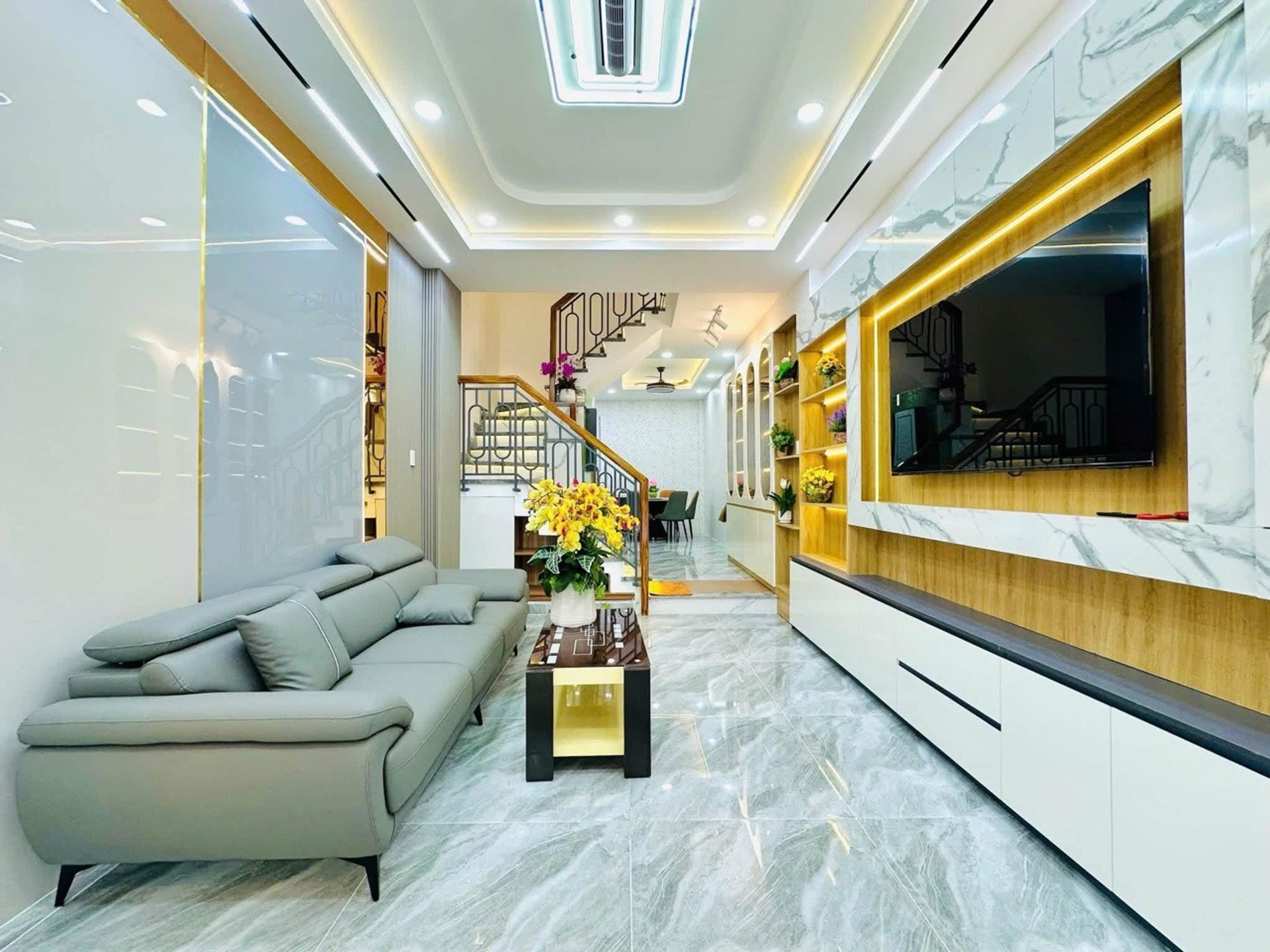Nhà Nguyễn Tư Giản, 3 tầng, 4Pn