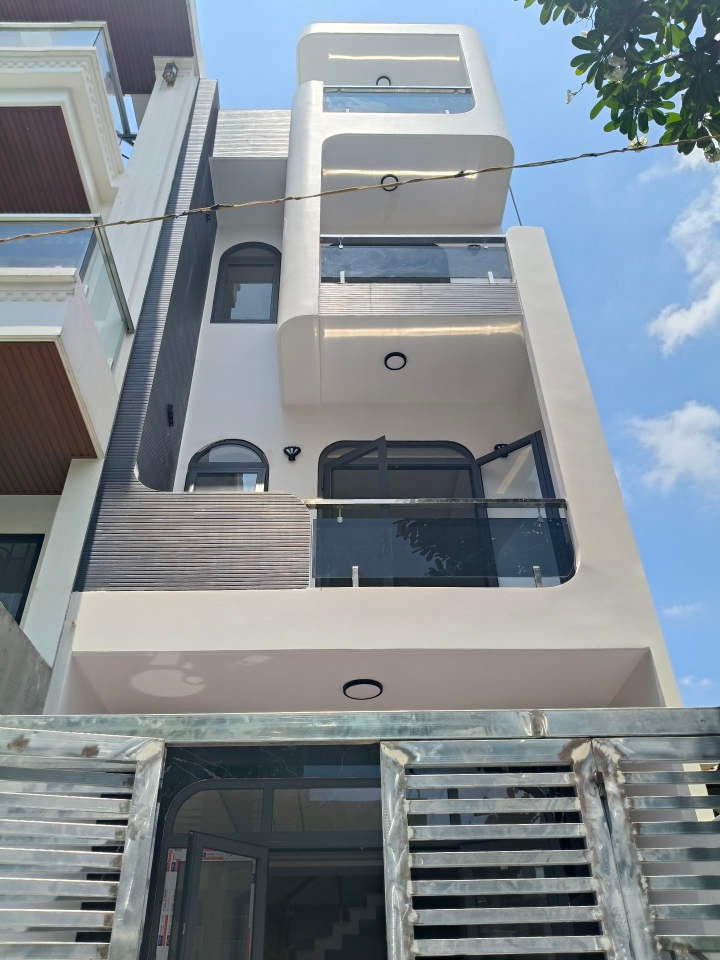 Bán nhà riêng 4 tầng 72m2 hướng đông nam phường Tân Thới Hiệp Quận 12