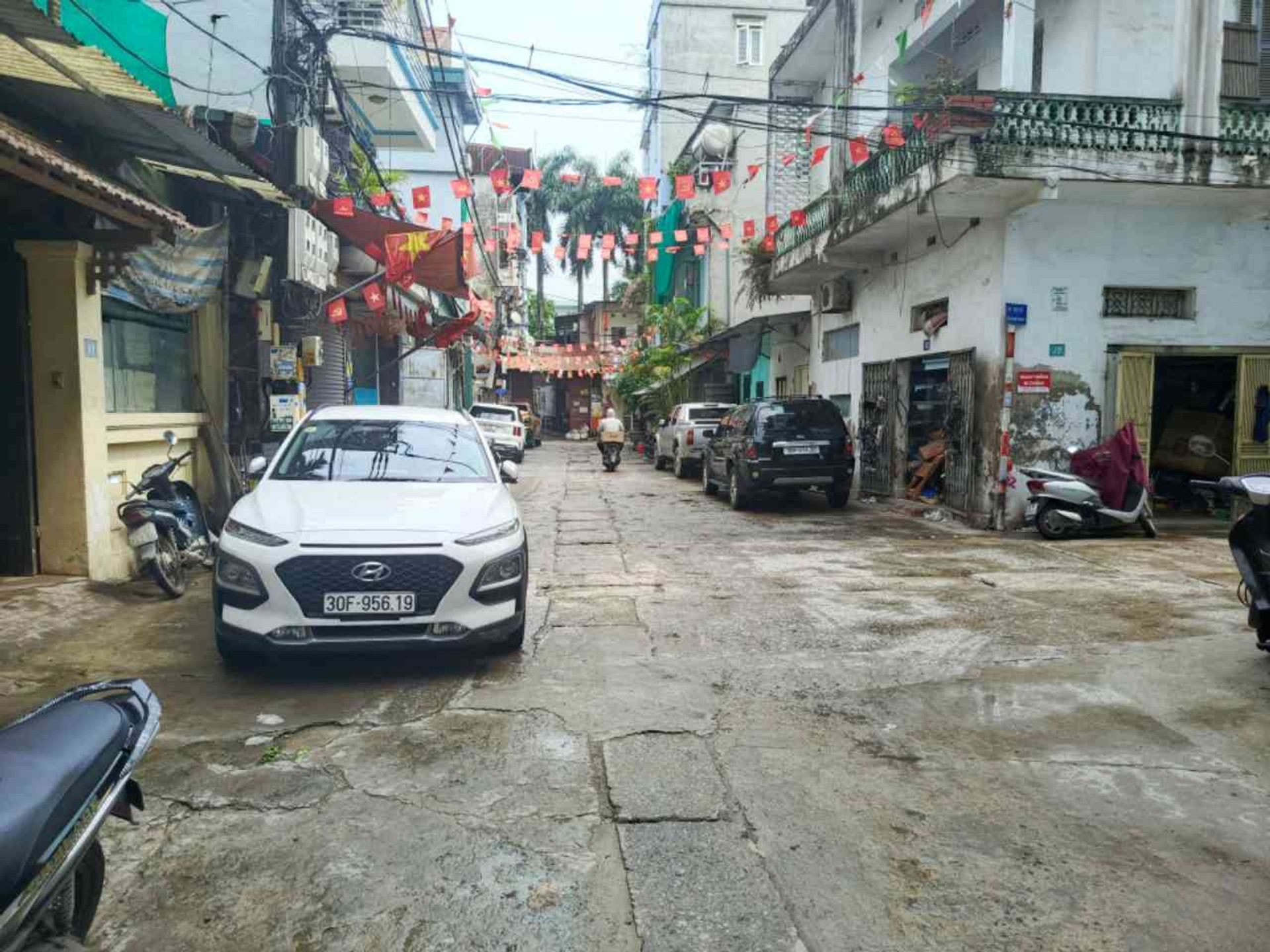 Nhà riêng bán tại Hoàng Mai, mặt tiền rộng, ô tô vào nhà