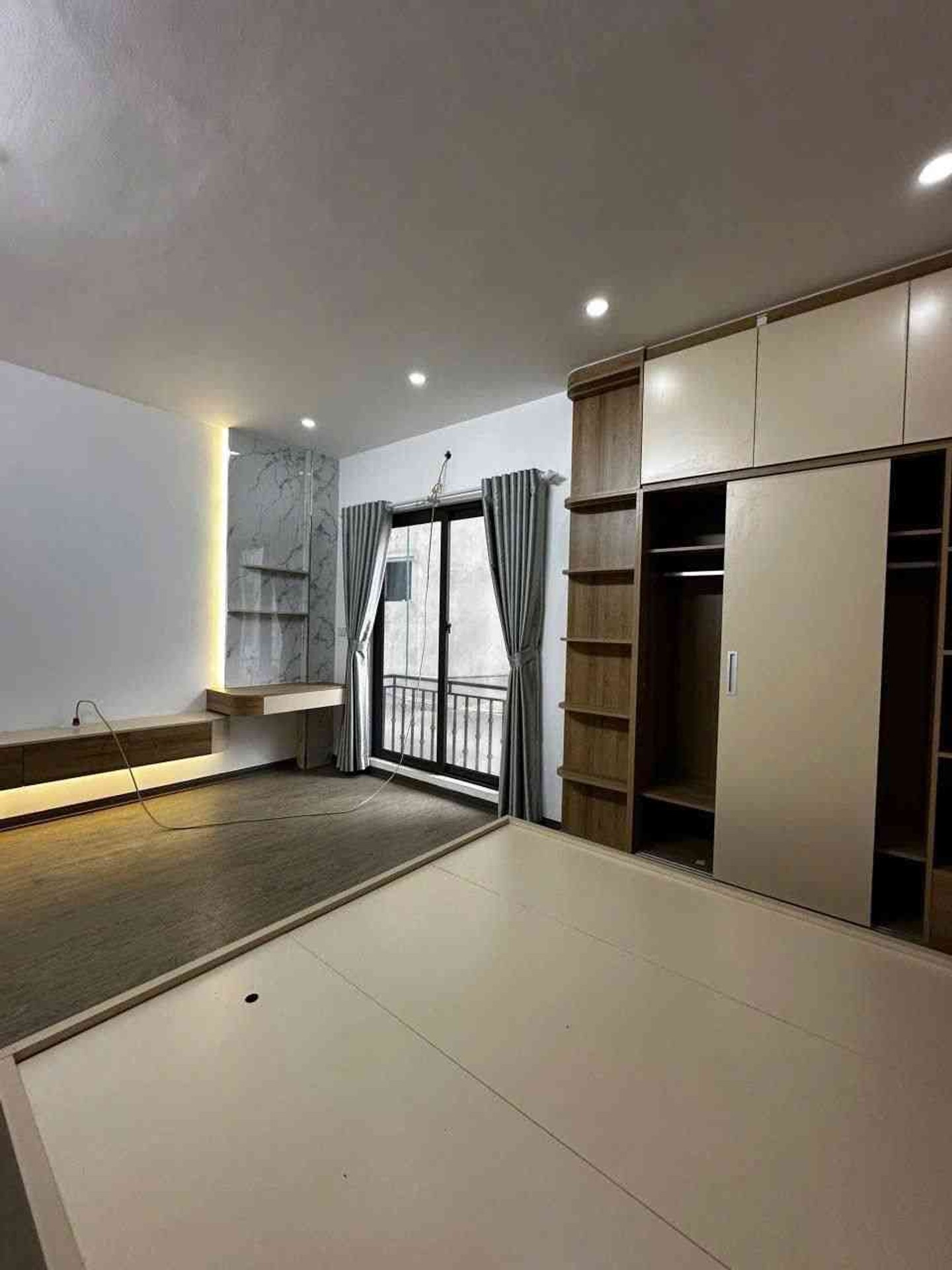 🔥 4.8 TỶ - NHÀ ĐẸP ĐÔNG LA – 30M X 5 TẦNG – MT 5M – Ô TÔ ĐỖ - DÂN XÂY – KD TỐT