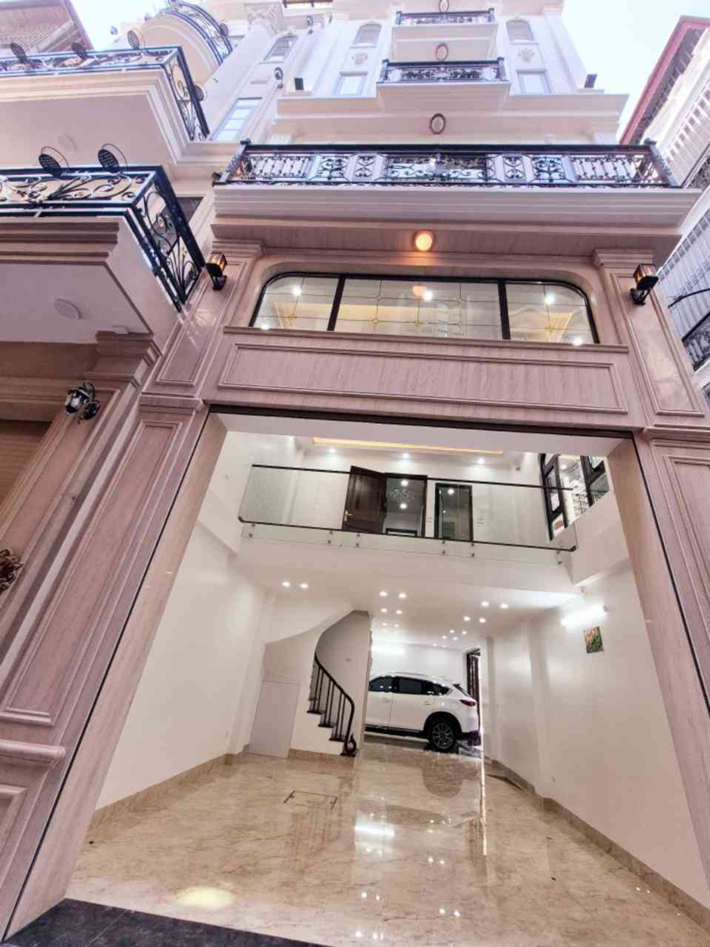 Siêu phẩm 7 tầng thang máy, gara 3 ô tô tại Tô Vĩnh Diện