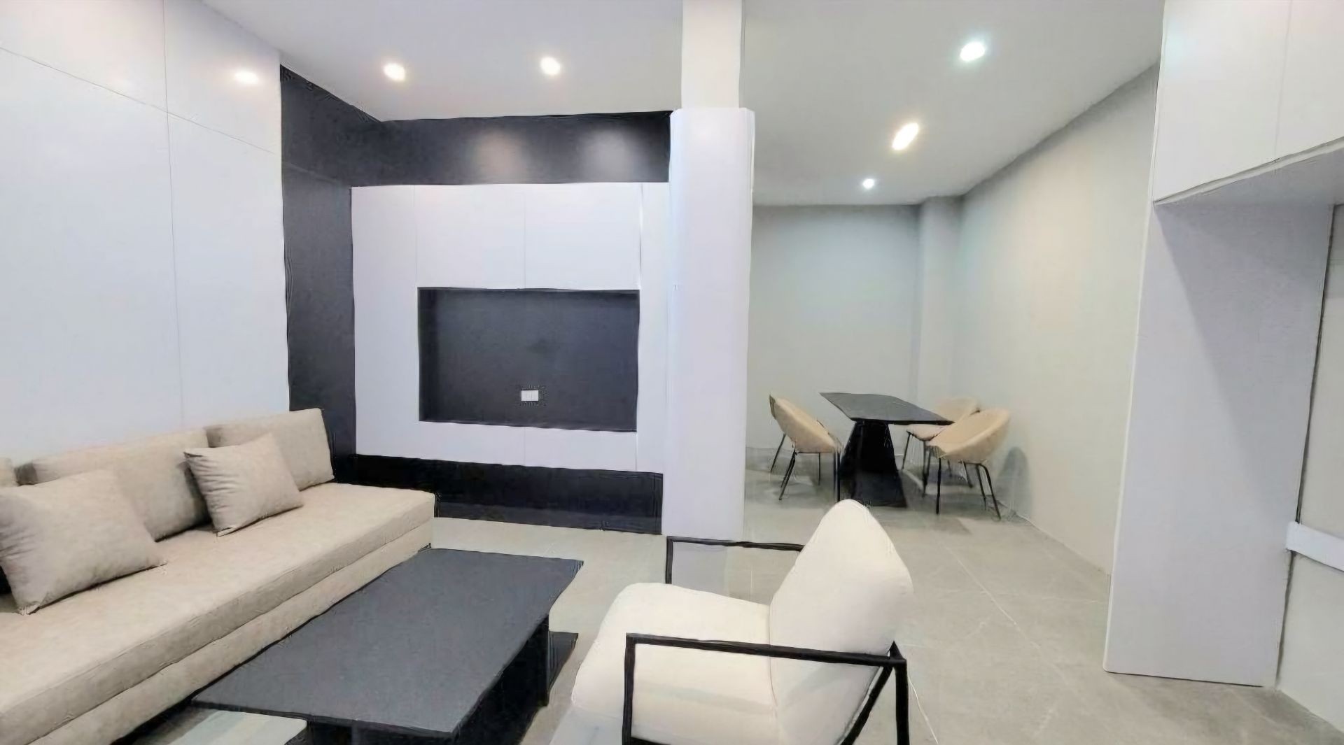 Cơ hội hiếm có: Nhà riêng 5 tầng diện tích 37m² tại Nguyễn Thị Định giá chỉ 12,3 tỷ