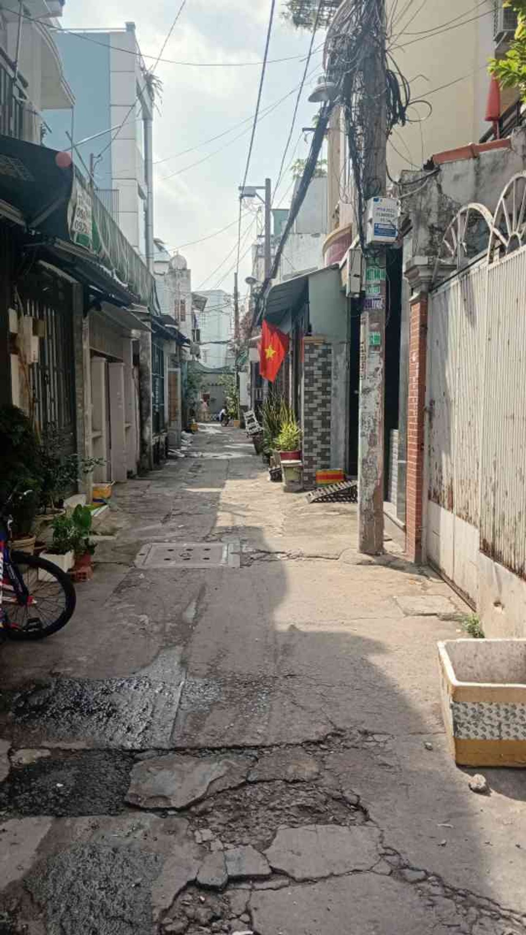 Bán nhà 2 tầng hẻm xe hơi rộng 183m2 tại trung tâm Tân Phú