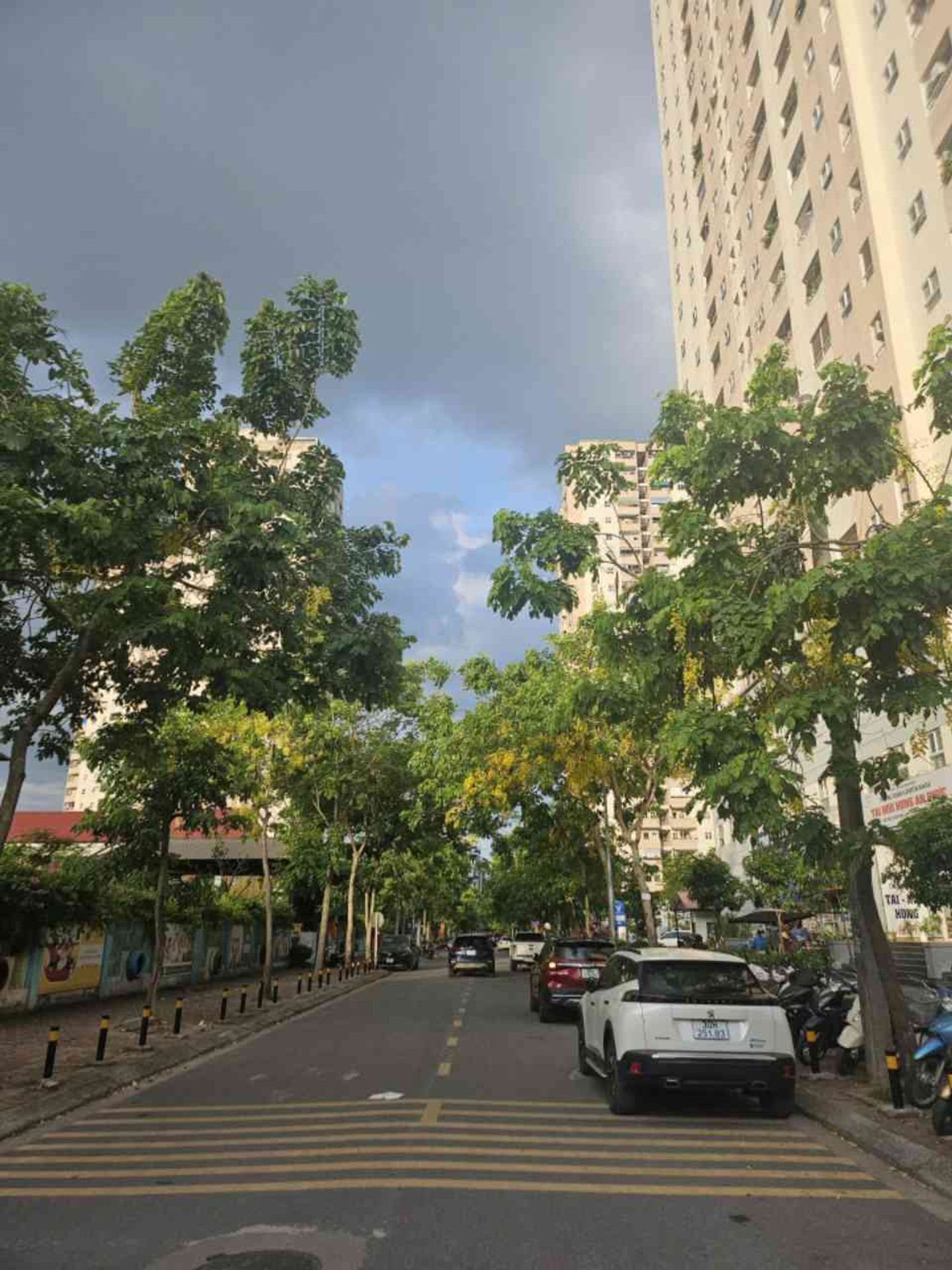 Bán căn hộ chung cư 2 phòng ngủ tại Thạch Bàn, view thoáng, nội khu rộng