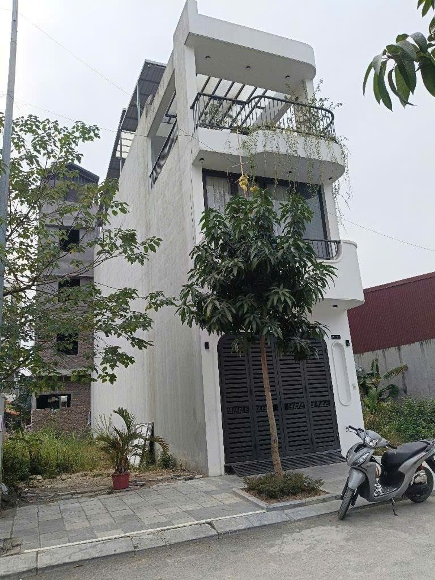 Bán đất thị trấn Trạm Trôi đối diện cổng Trường Tiểu học Vạn Xuân, mặt tiền 3.8m, kinh doanh tốt