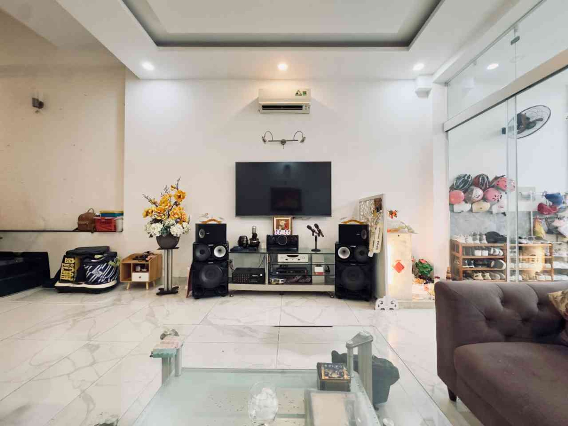 Nhà phố Trường Sa gần Quận 1, view kênh siêu đẹp, sân ô tô riêng