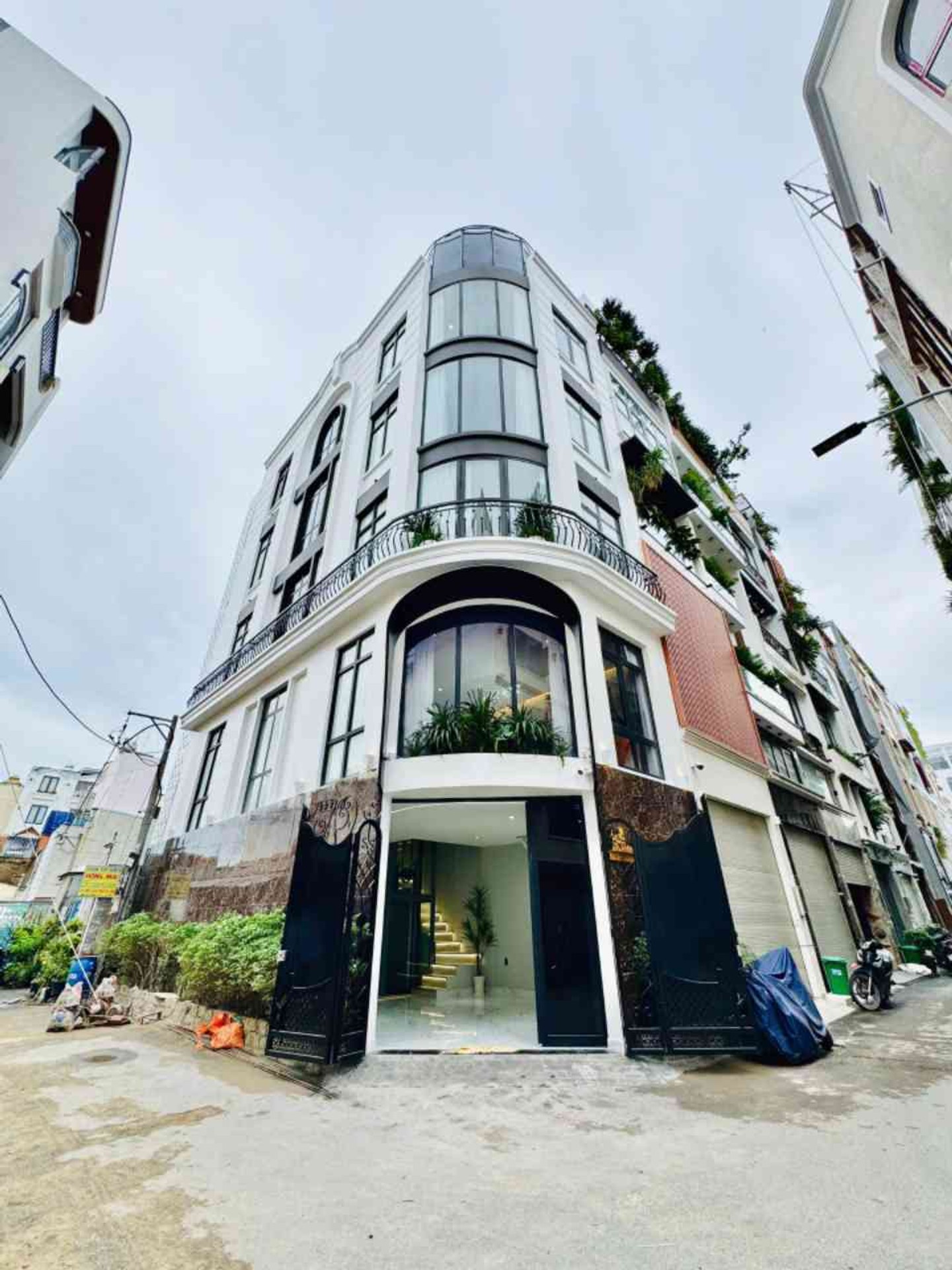 Nhà phố 6 tầng có thang máy tại Thống Nhất giá 14,4 tỷ