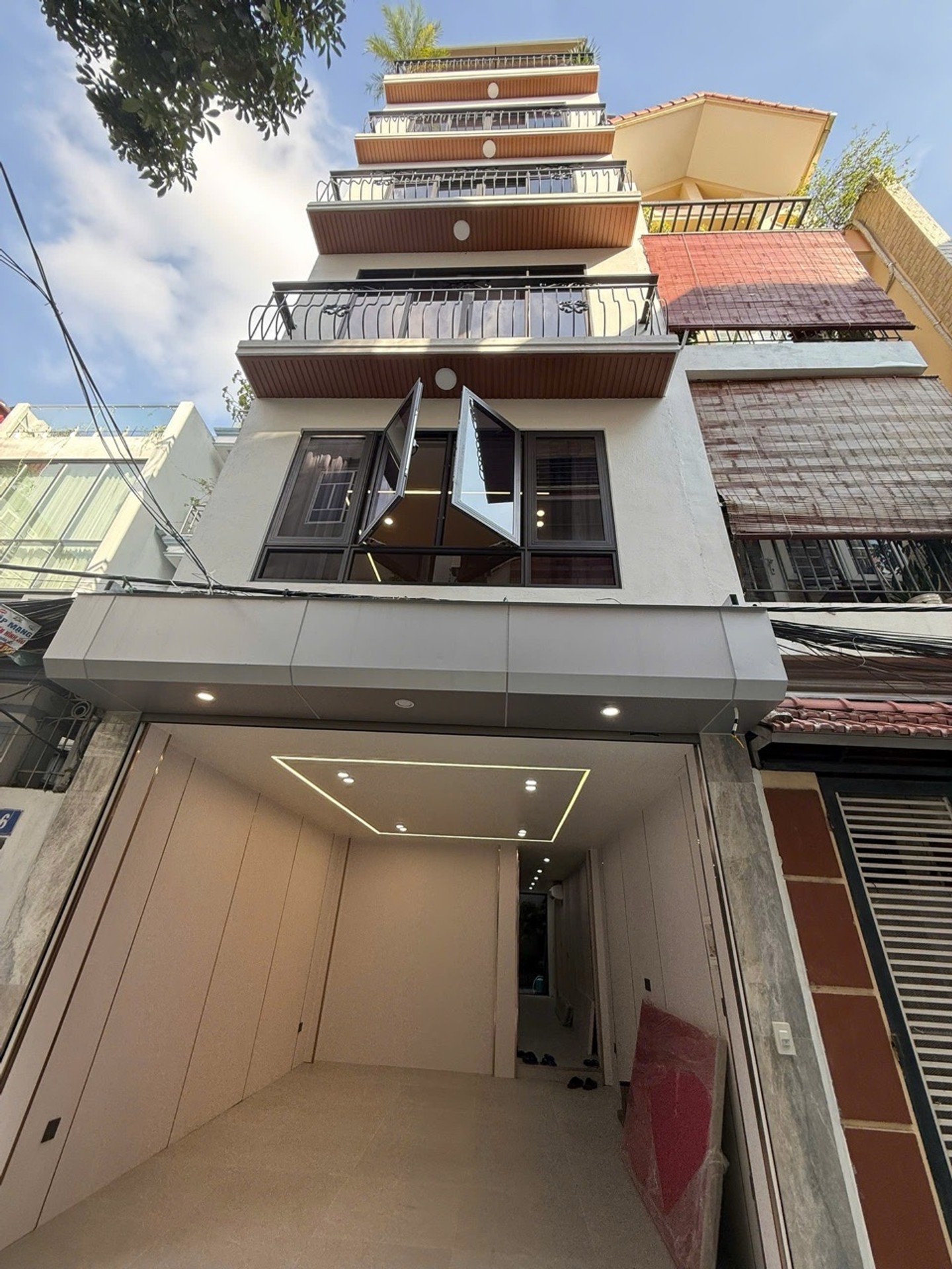 Cơ hội sở hữu nhà 8 tầng thang máy ngay trung tâm Ngọc Thụy với giá cực tốt