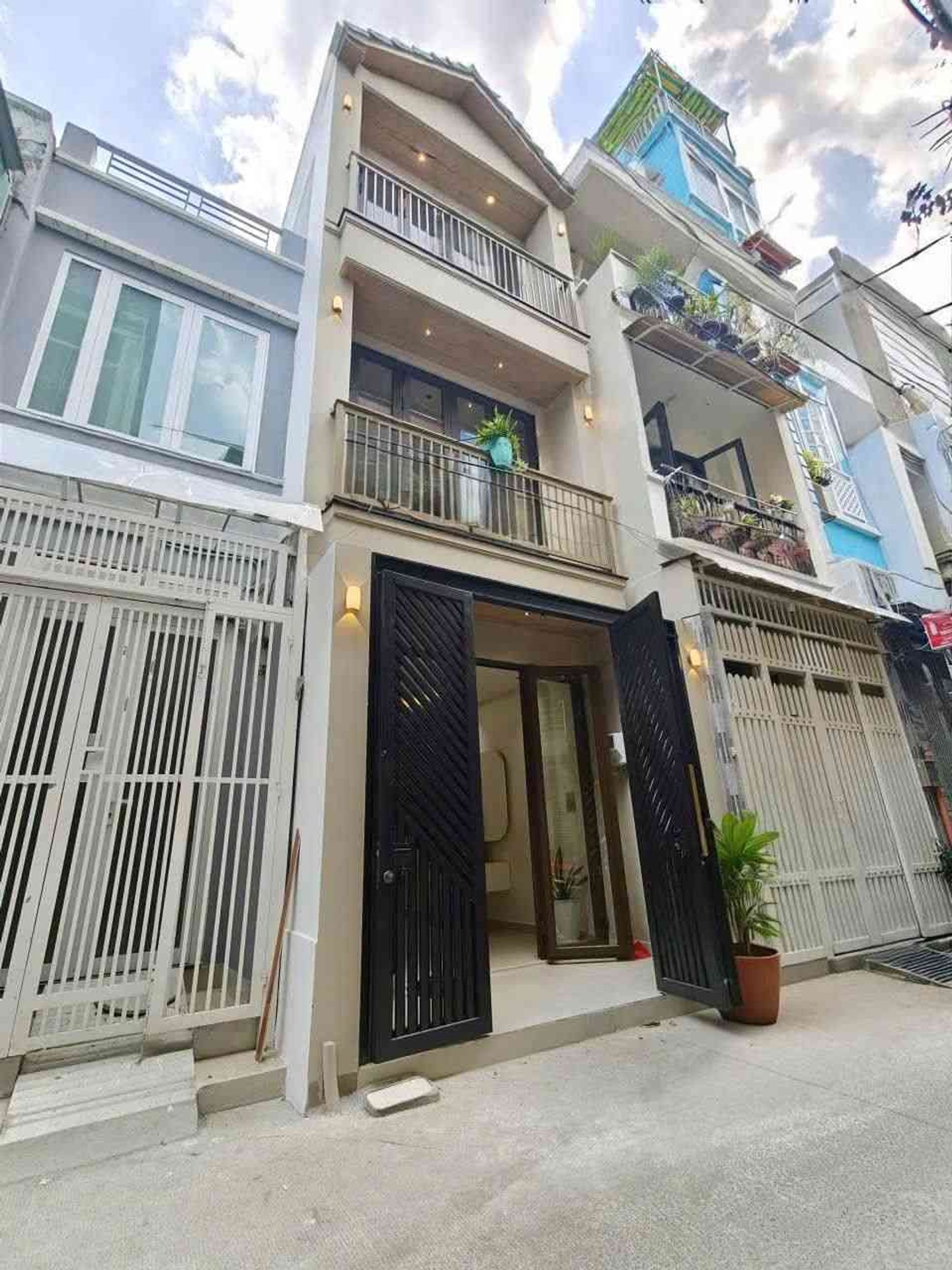 TRUNG TÂM QUẬN 3 - HẺM 5M CỰC ĐẸP SÁT MẶT TIỀN - NGAY NGUYỄN ĐÌNH CHIỂU- CHỈ 8.5 TỶ