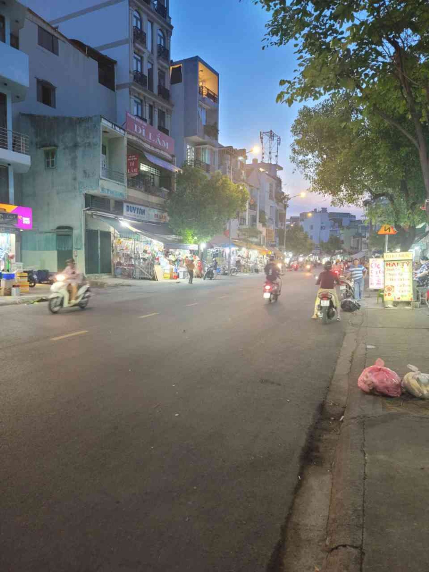 Bán nhà mặt phố 2 tầng mặt tiền 5m tại Hoàng Hoa Thám Bình Thạnh