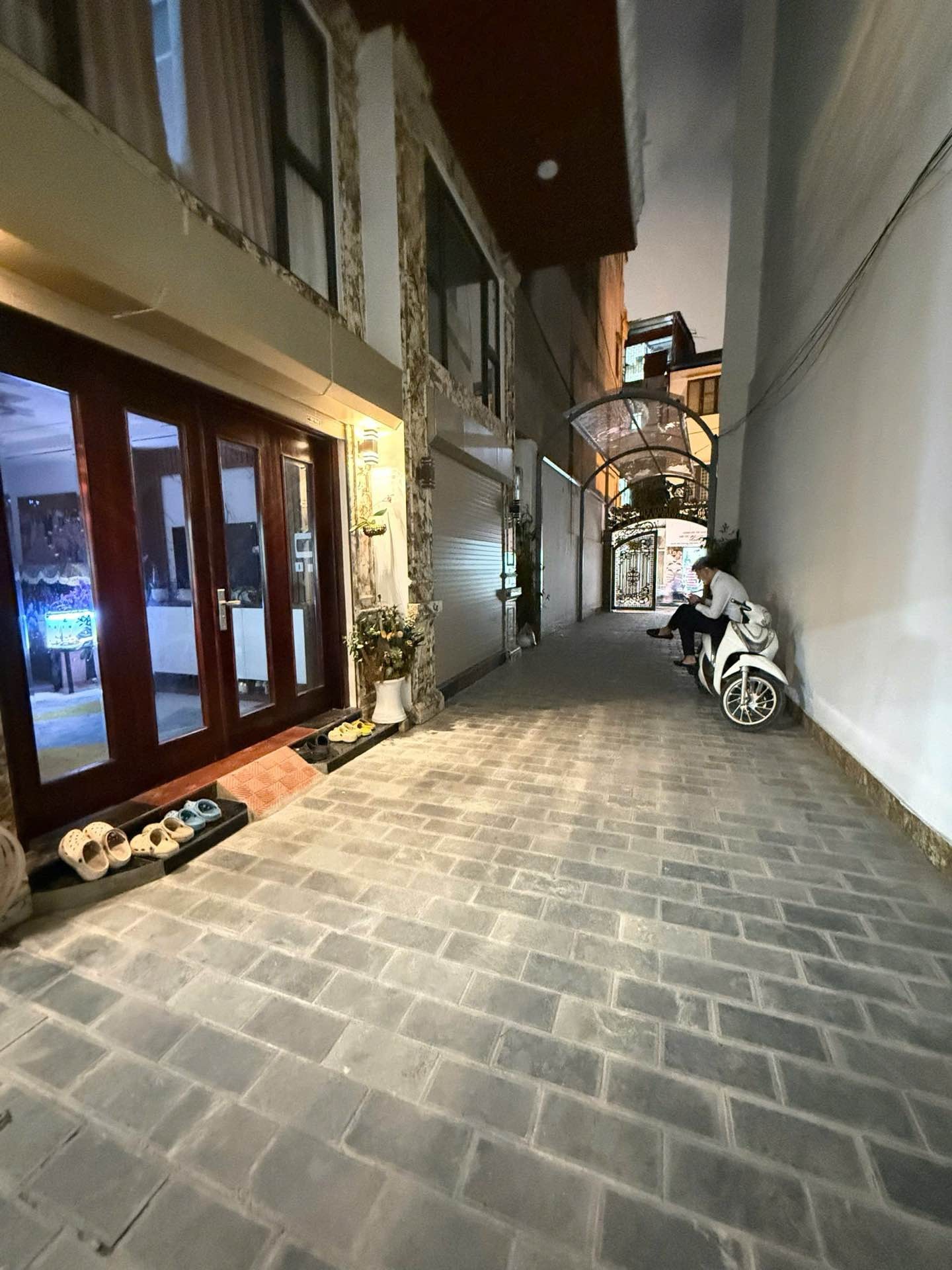 Bán nhà riêng 6 tầng tại Đống Đa, diện tích 58m², ô tô đỗ cửa, phù hợp kinh doanh