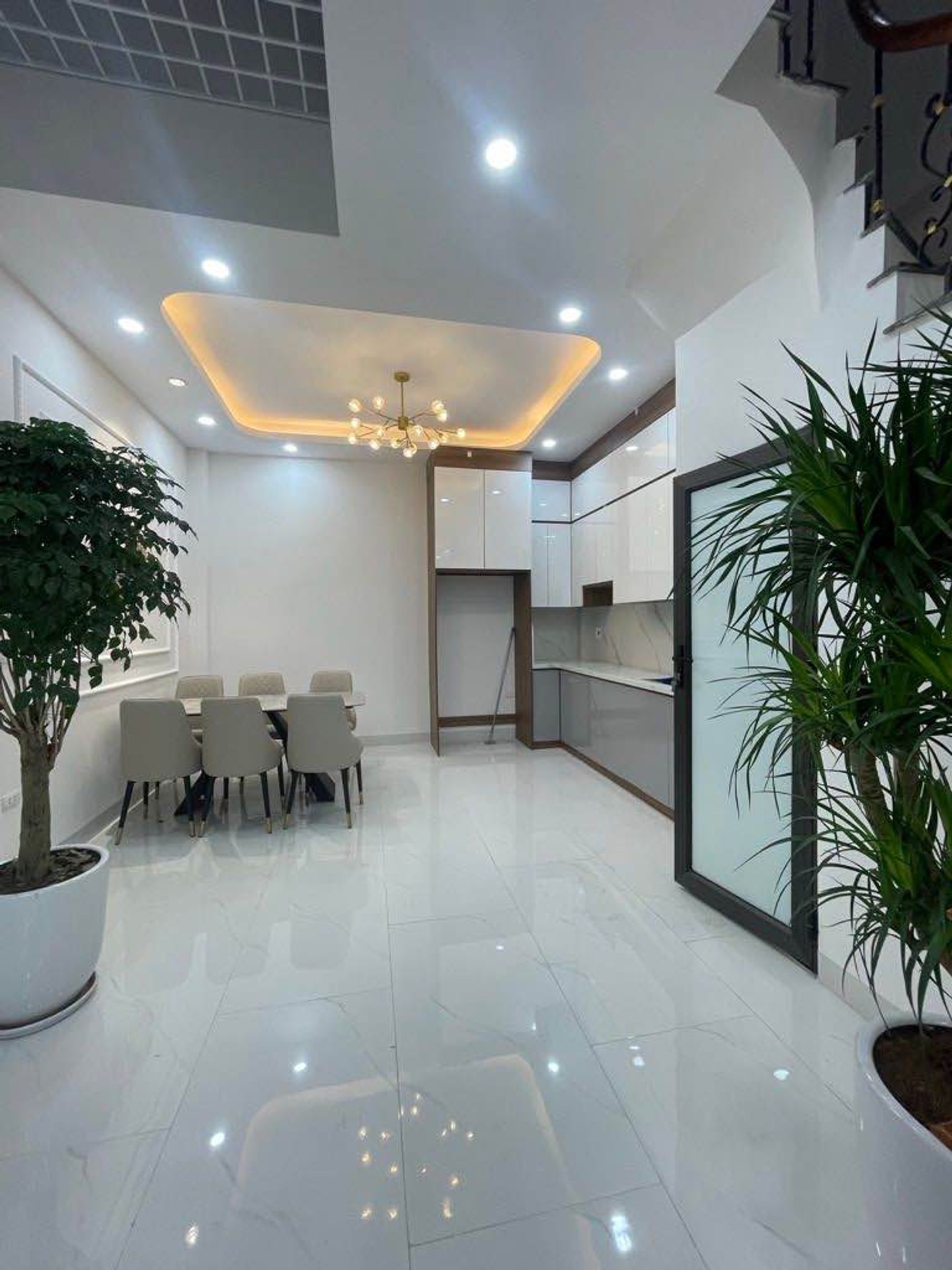 Bán nhà riêng 4 tầng ở Tương Chúc Ngũ Hiệp có ô chờ thang máy, ô tô đỗ cổng