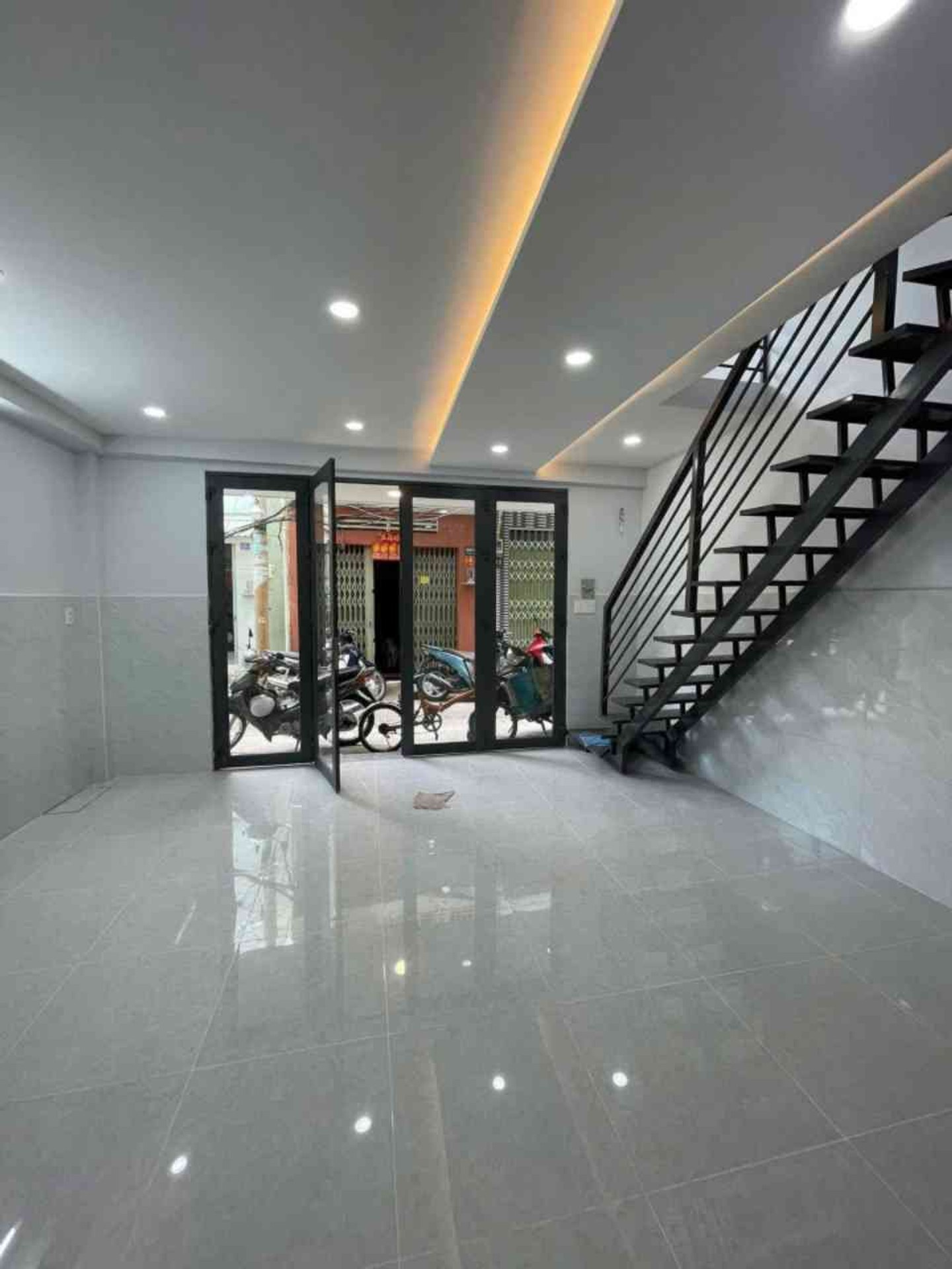 BÁN NHÀ 2 TẦNG Q11 - NGANG RỘNG 5.2M - DÒNG TIỀN 6.5 TR/THÁNG - GIÁ CHỐT NHANH