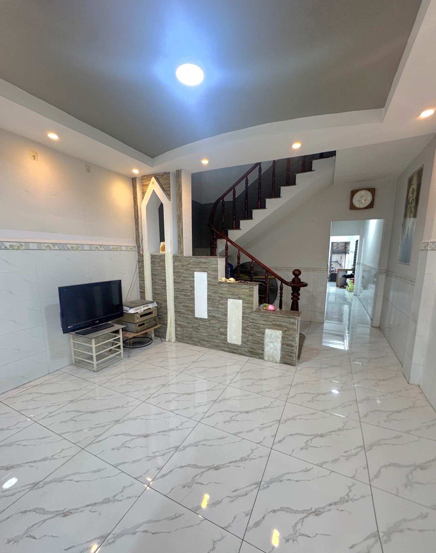 BÁ.N NHÀ ĐẸP SÁT TÂ.N KỲ TÂN QUÝ - HẺM XE HƠI - 4 NỞ HẬ.U (5X21M )